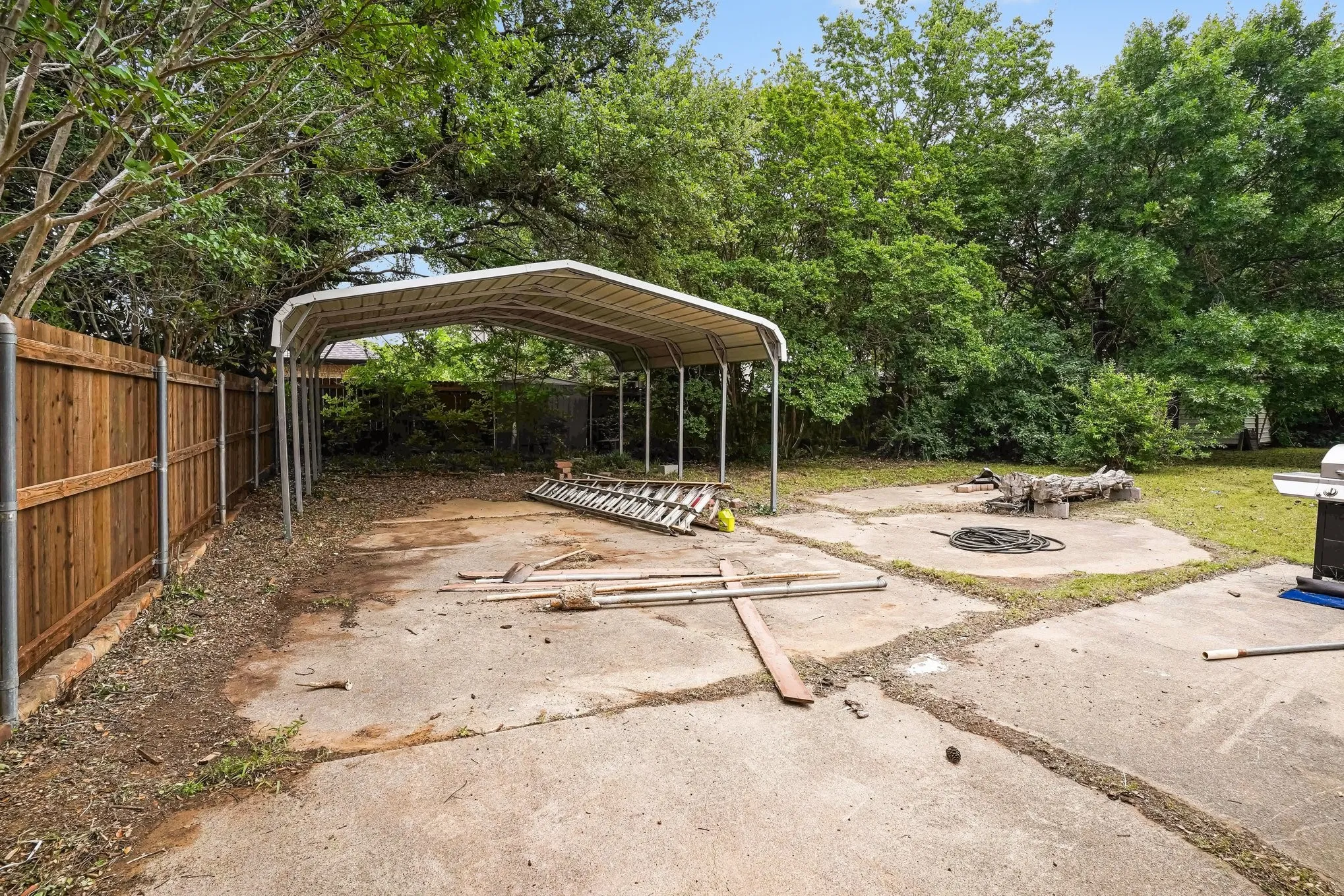 Single Family Residence For Sale in Denton County , 2149 Savannah Trail, Denton, Texas 76205, 4 Bedroom, 3 Bathroom, 2 Garage spaces, 2,205 Sqft, built in 1974, mls#21384266, Real Estate Agent in Denton, Homes For Sale in Denton county, Homes For Sale in Denton, Realtor in Denton Texas, Real Estate Brokerage Independent Realty Texas, Luminita Cordes Realtor