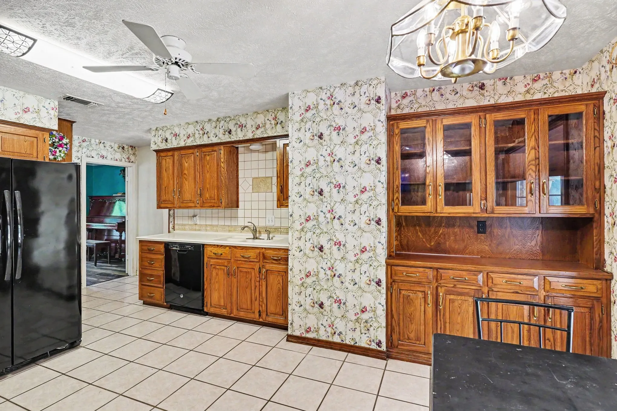 Single Family Residence For Sale in Denton County , 2149 Savannah Trail, Denton, Texas 76205, 4 Bedroom, 3 Bathroom, 2 Garage spaces, 2,205 Sqft, built in 1974, mls#21384266, Real Estate Agent in Denton, Homes For Sale in Denton county, Homes For Sale in Denton, Realtor in Denton Texas, Real Estate Brokerage Independent Realty Texas, Luminita Cordes Realtor