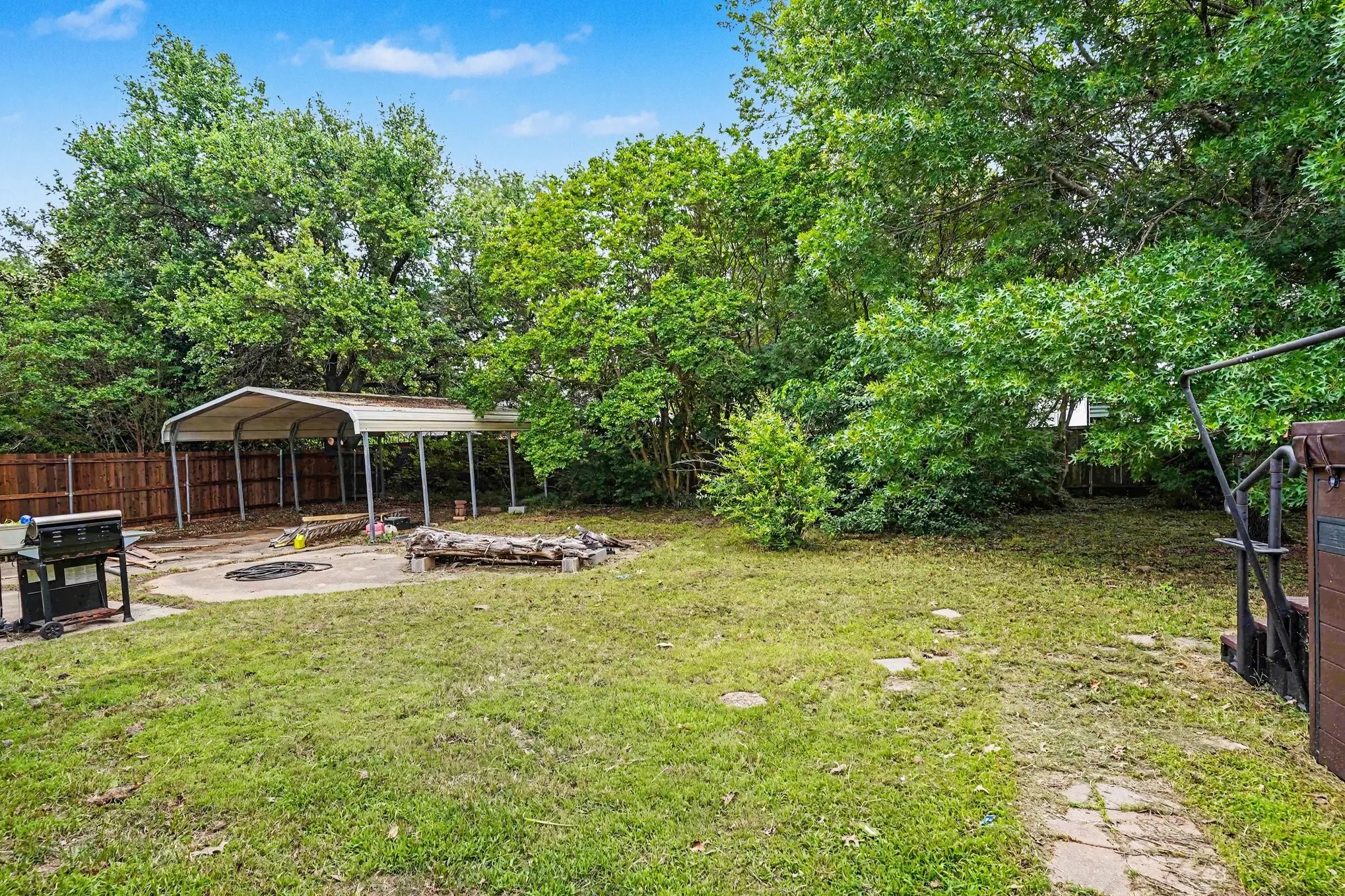 Single Family Residence For Sale in Denton County , 2149 Savannah Trail, Denton, Texas 76205, 4 Bedroom, 3 Bathroom, 2 Garage spaces, 2,205 Sqft, built in 1974, mls#21384266, Real Estate Agent in Denton, Homes For Sale in Denton county, Homes For Sale in Denton, Realtor in Denton Texas, Real Estate Brokerage Independent Realty Texas, Luminita Cordes Realtor