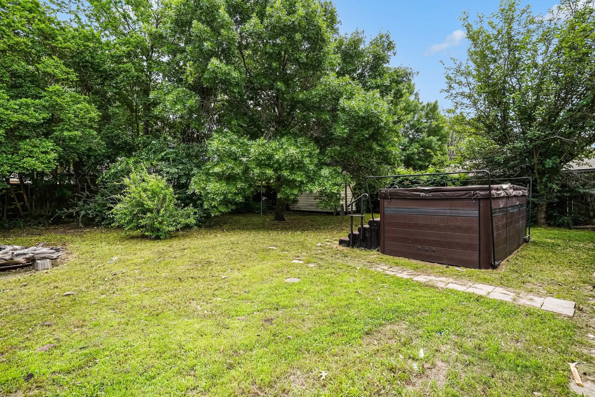 Single Family Residence For Sale in Denton County , 2149 Savannah Trail, Denton, Texas 76205, 4 Bedroom, 3 Bathroom, 2 Garage spaces, 2,205 Sqft, built in 1974, mls#21384266, Real Estate Agent in Denton, Homes For Sale in Denton county, Homes For Sale in Denton, Realtor in Denton Texas, Real Estate Brokerage Independent Realty Texas, Luminita Cordes Realtor