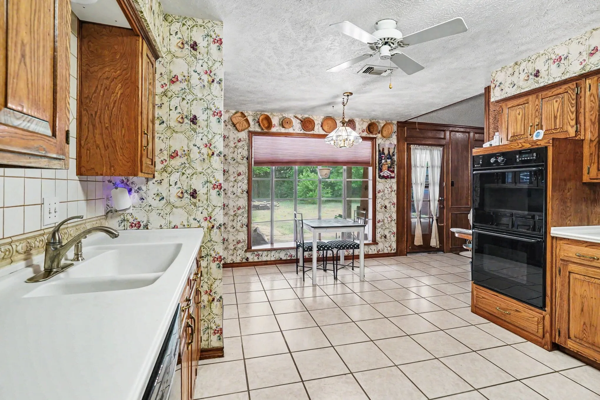 Single Family Residence For Sale in Denton County , 2149 Savannah Trail, Denton, Texas 76205, 4 Bedroom, 3 Bathroom, 2 Garage spaces, 2,205 Sqft, built in 1974, mls#21384266, Real Estate Agent in Denton, Homes For Sale in Denton county, Homes For Sale in Denton, Realtor in Denton Texas, Real Estate Brokerage Independent Realty Texas, Luminita Cordes Realtor