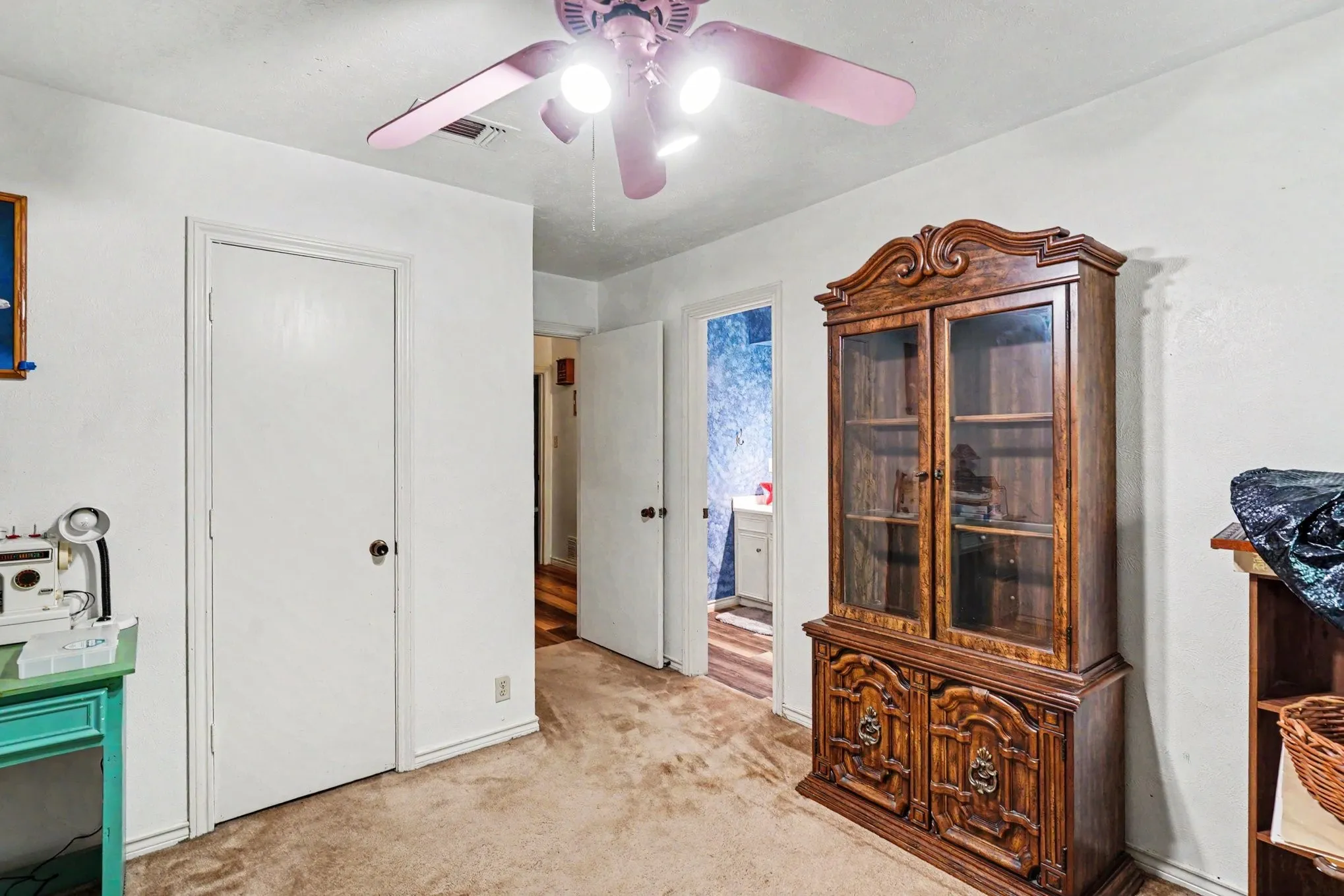 Single Family Residence For Sale in Denton County , 2149 Savannah Trail, Denton, Texas 76205, 4 Bedroom, 3 Bathroom, 2 Garage spaces, 2,205 Sqft, built in 1974, mls#21384266, Real Estate Agent in Denton, Homes For Sale in Denton county, Homes For Sale in Denton, Realtor in Denton Texas, Real Estate Brokerage Independent Realty Texas, Luminita Cordes Realtor