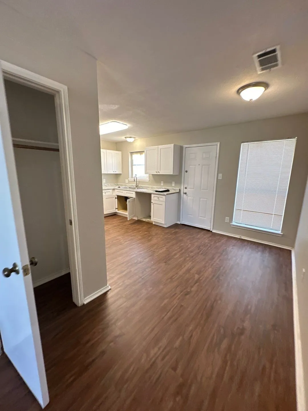 Duplex For Rent in Tarrant County , 441 Signal Hill Court N 443, Fort Worth, Texas 76112, 2 Bedroom, 1 Bathroom, 1 Garage spaces, 2,246 Sqft, built in 1988, mls#21383129, Real Estate Agent in Fort Worth, Homes For Rent in Tarrant county, Homes For Rent in Fort Worth, Realtor in Fort Worth Texas, Real Estate Brokerage Independent Realty Texas, Luminita Cordes Realtor