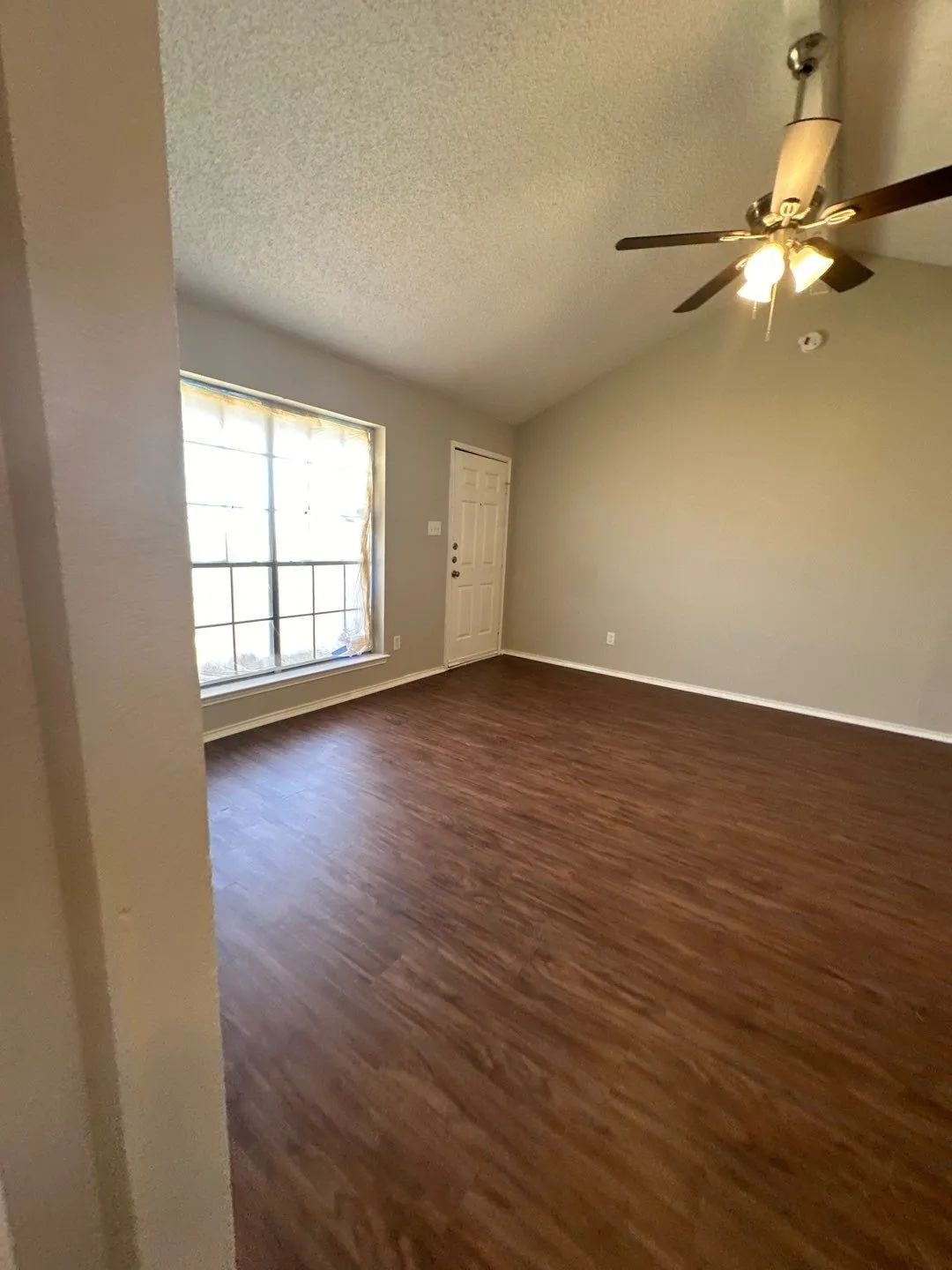 Duplex For Rent in Tarrant County , 441 Signal Hill Court N 443, Fort Worth, Texas 76112, 2 Bedroom, 1 Bathroom, 1 Garage spaces, 2,246 Sqft, built in 1988, mls#21383129, Real Estate Agent in Fort Worth, Homes For Rent in Tarrant county, Homes For Rent in Fort Worth, Realtor in Fort Worth Texas, Real Estate Brokerage Independent Realty Texas, Luminita Cordes Realtor