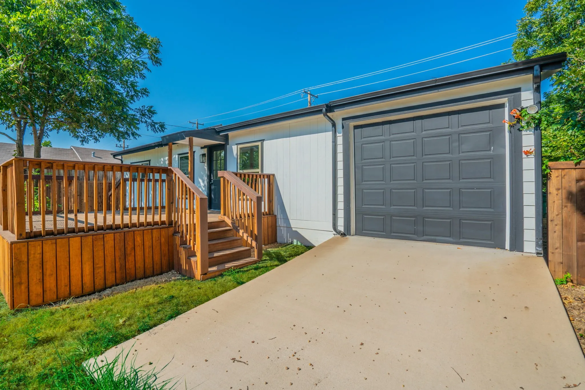 Single Family Residence For Sale in Collin County , 1808 N Waddill Street, Mc Kinney, Texas 75069, 3 Bedroom, 2 Bathroom, 2 Garage spaces, 1,178 Sqft, built in 1970, mls#21375645, Real Estate Agent in Mc Kinney, Homes For Sale in Collin county, Homes For Sale in Mc Kinney, Realtor in Mc Kinney Texas, Real Estate Brokerage Independent Realty Texas, Luminita Cordes Realtor