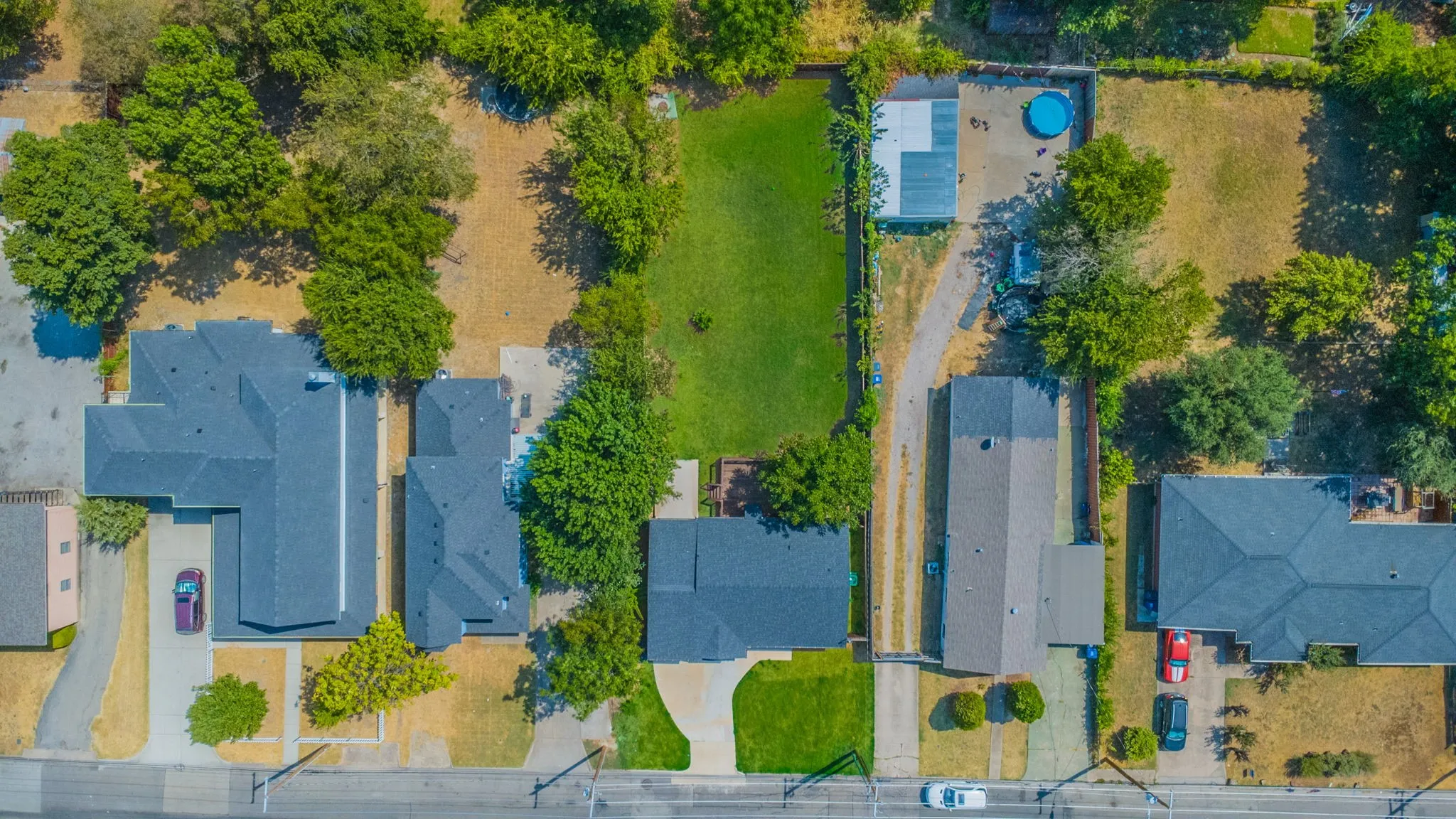 Single Family Residence For Sale in Collin County , 1808 N Waddill Street, Mc Kinney, Texas 75069, 3 Bedroom, 2 Bathroom, 2 Garage spaces, 1,178 Sqft, built in 1970, mls#21375645, Real Estate Agent in Mc Kinney, Homes For Sale in Collin county, Homes For Sale in Mc Kinney, Realtor in Mc Kinney Texas, Real Estate Brokerage Independent Realty Texas, Luminita Cordes Realtor