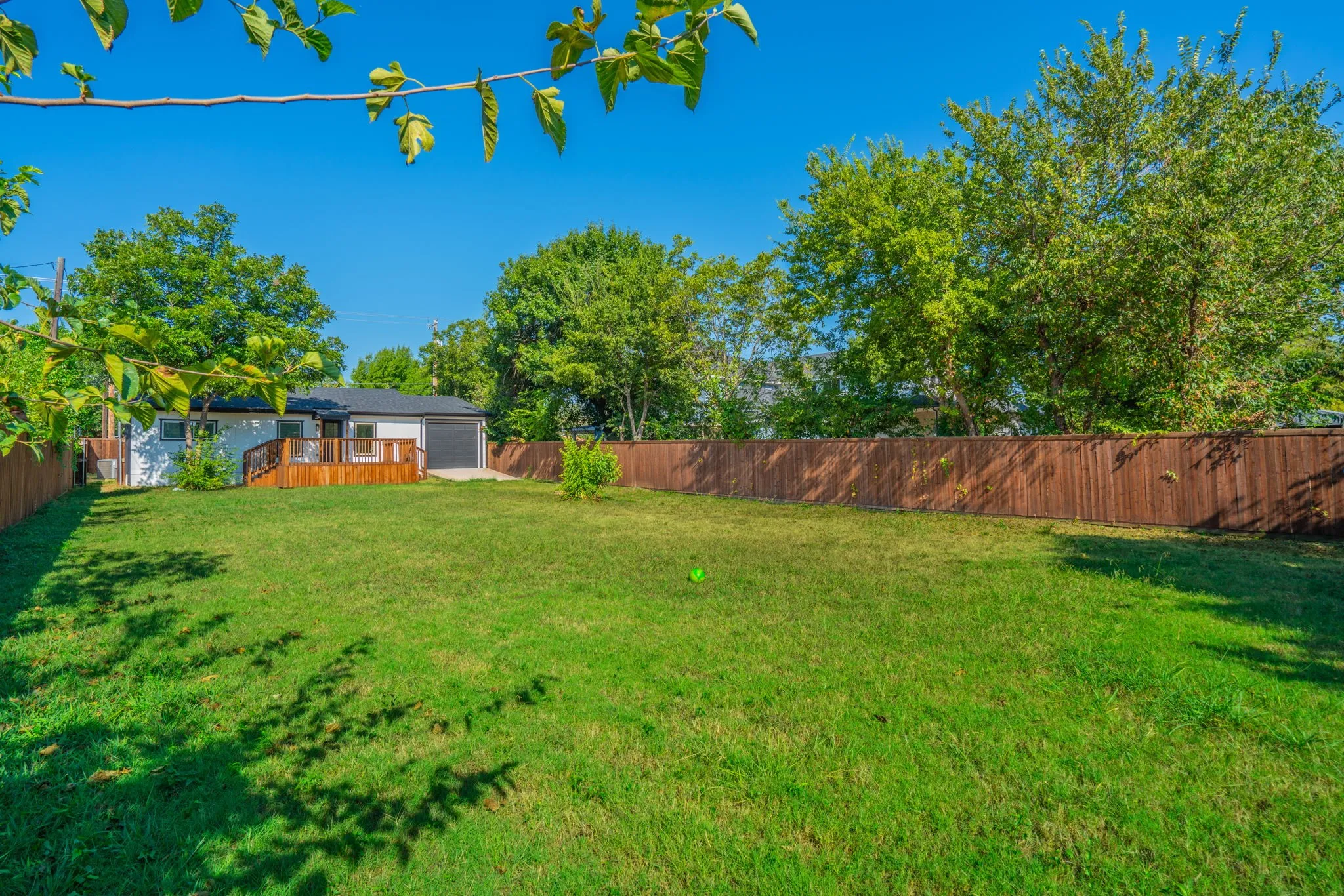 Single Family Residence For Sale in Collin County , 1808 N Waddill Street, Mc Kinney, Texas 75069, 3 Bedroom, 2 Bathroom, 2 Garage spaces, 1,178 Sqft, built in 1970, mls#21375645, Real Estate Agent in Mc Kinney, Homes For Sale in Collin county, Homes For Sale in Mc Kinney, Realtor in Mc Kinney Texas, Real Estate Brokerage Independent Realty Texas, Luminita Cordes Realtor