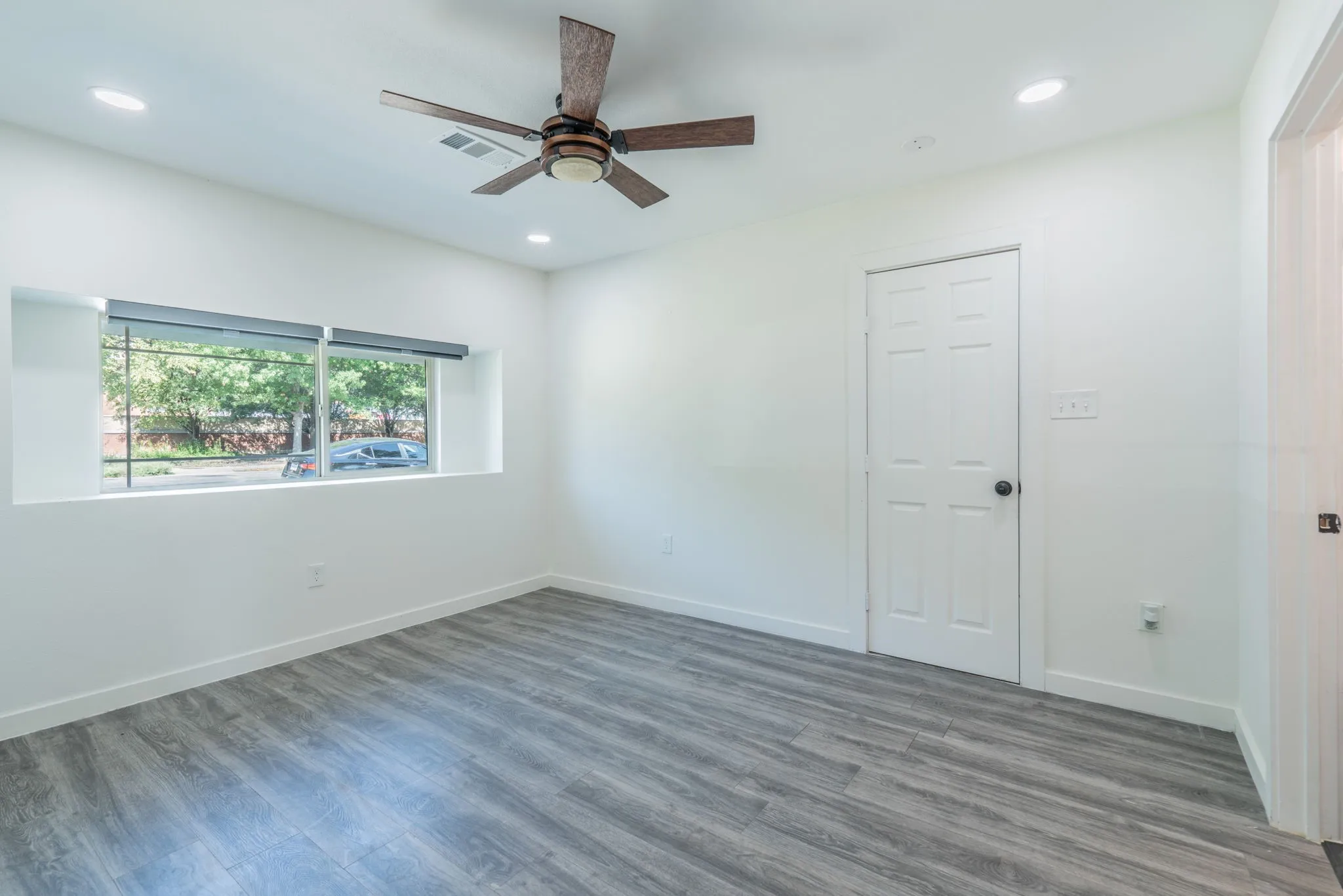 Single Family Residence For Sale in Collin County , 1808 N Waddill Street, Mc Kinney, Texas 75069, 3 Bedroom, 2 Bathroom, 2 Garage spaces, 1,178 Sqft, built in 1970, mls#21375645, Real Estate Agent in Mc Kinney, Homes For Sale in Collin county, Homes For Sale in Mc Kinney, Realtor in Mc Kinney Texas, Real Estate Brokerage Independent Realty Texas, Luminita Cordes Realtor