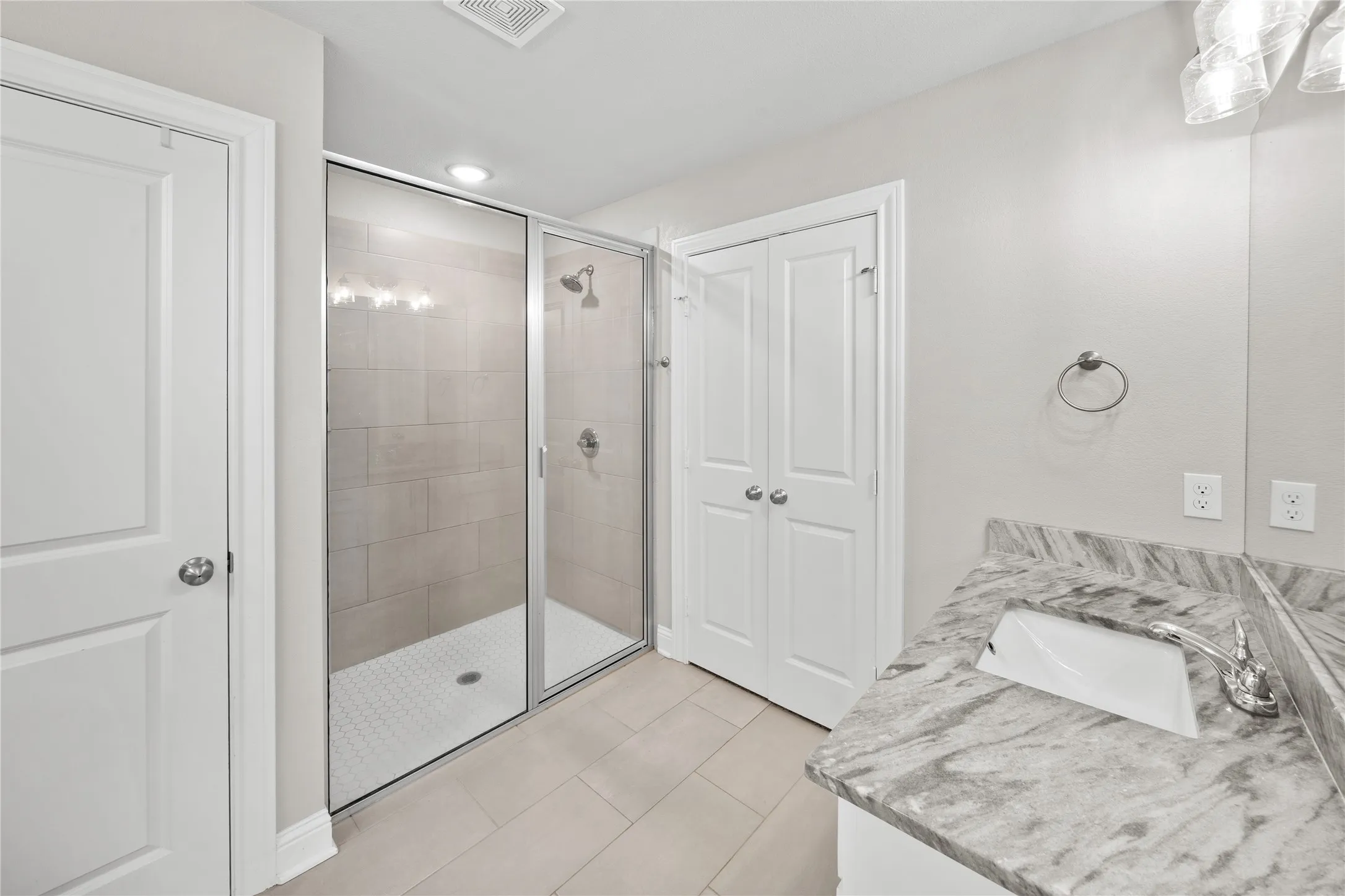 Single Family Residence For Sale in Smith County , 11479 Lindsey Garden Drive, Tyler, Texas 75709, 3 Bedroom, 2 Bathroom, 2 Garage spaces, 1,700 Sqft, built in 2021, mls#21384302, Real Estate Agent in Tyler, Homes For Sale in Smith county, Homes For Sale in Tyler, Realtor in Tyler Texas, Real Estate Brokerage Independent Realty Texas, Luminita Cordes Realtor