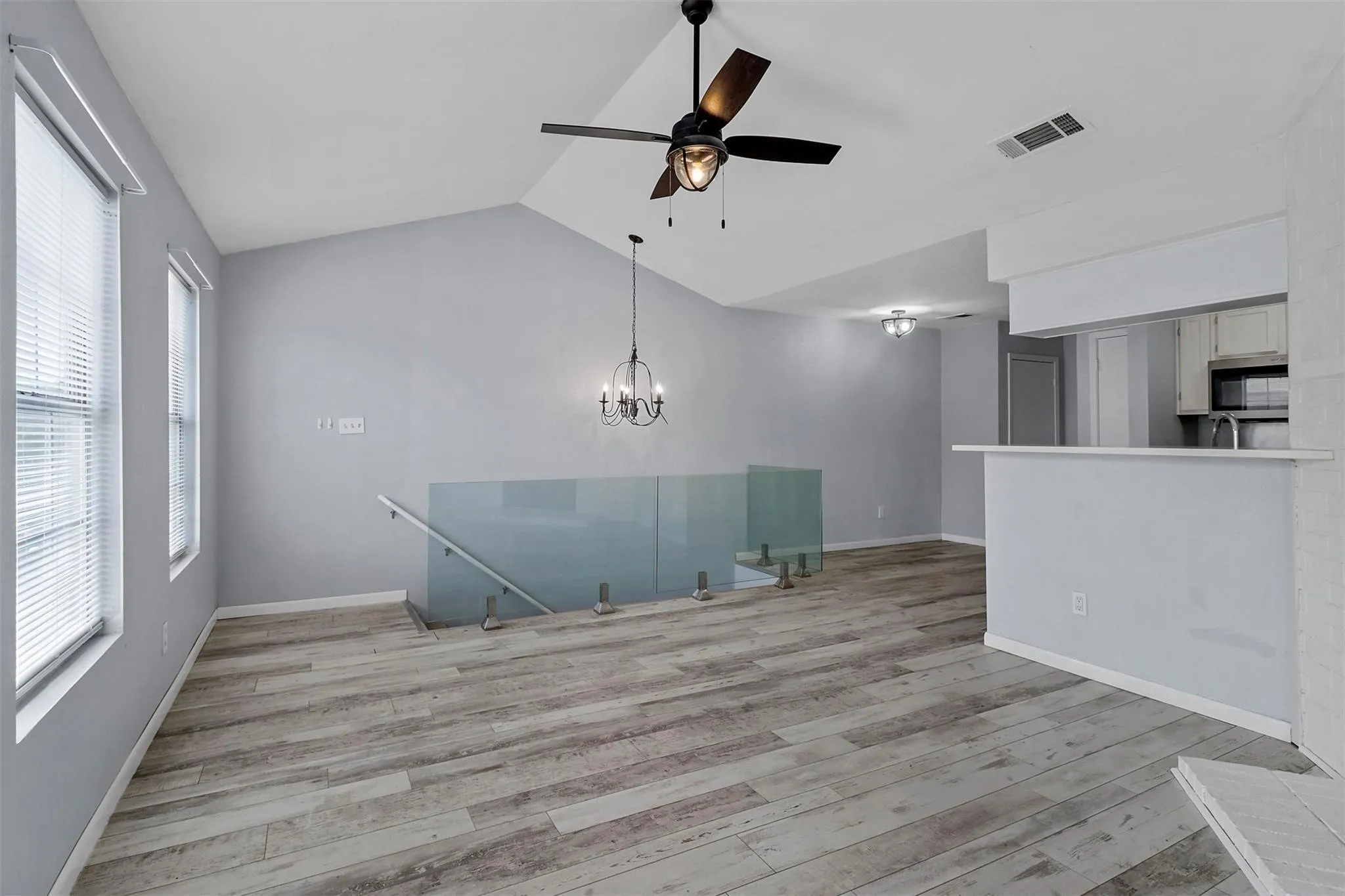 Condominium For Rent in Collin County , 2400 Jupiter Road E2, Plano, Texas 75074, 2 Bedroom, 1 Bathroom, Garage spaces, 800 Sqft, built in 1985, mls#21384313, Real Estate Agent in Plano, Homes For Rent in Collin county, Homes For Rent in Plano, Realtor in Plano Texas, Real Estate Brokerage Independent Realty Texas, Luminita Cordes Realtor