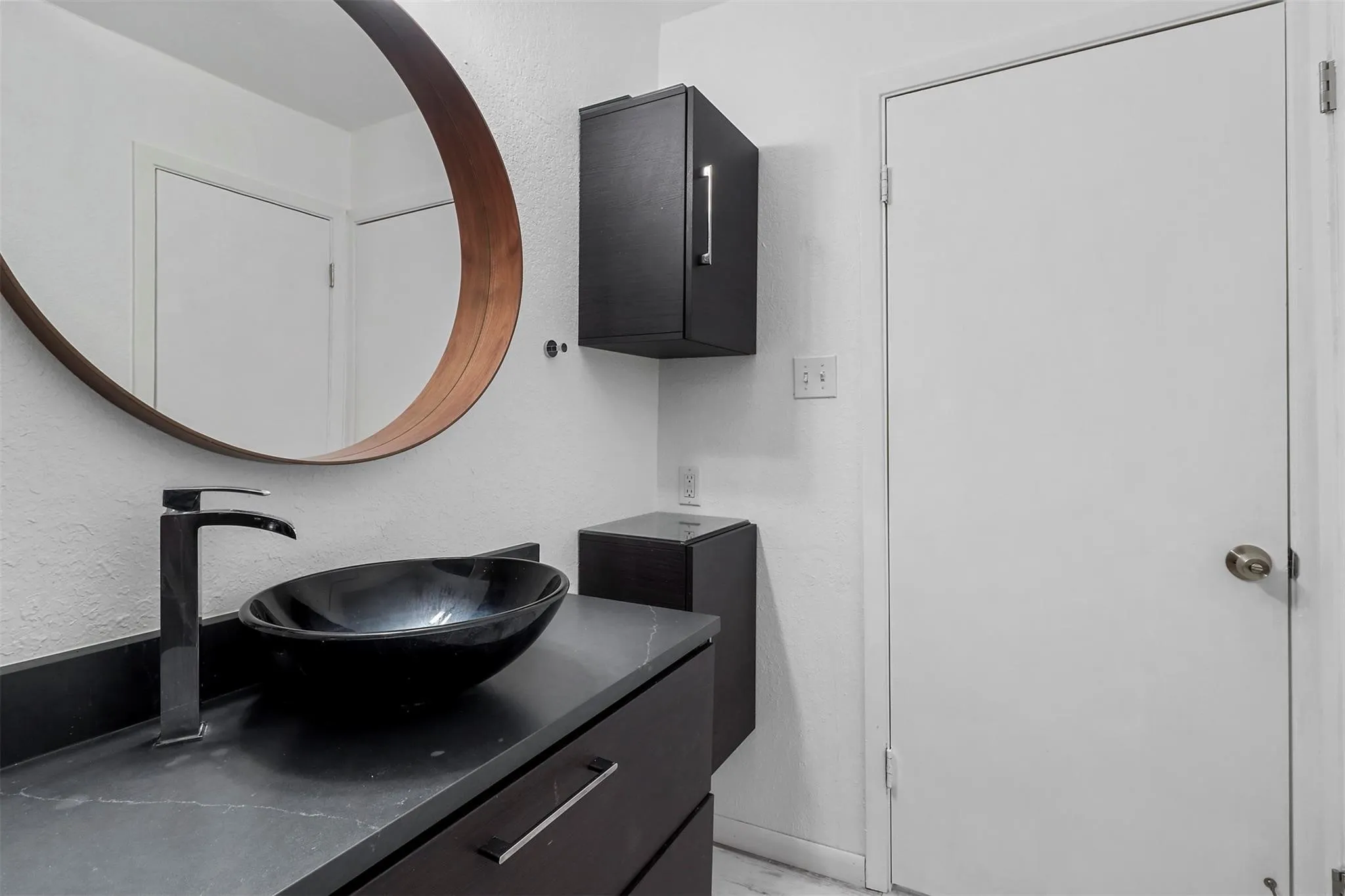 Condominium For Rent in Collin County , 2400 Jupiter Road E2, Plano, Texas 75074, 2 Bedroom, 1 Bathroom, Garage spaces, 800 Sqft, built in 1985, mls#21384313, Real Estate Agent in Plano, Homes For Rent in Collin county, Homes For Rent in Plano, Realtor in Plano Texas, Real Estate Brokerage Independent Realty Texas, Luminita Cordes Realtor