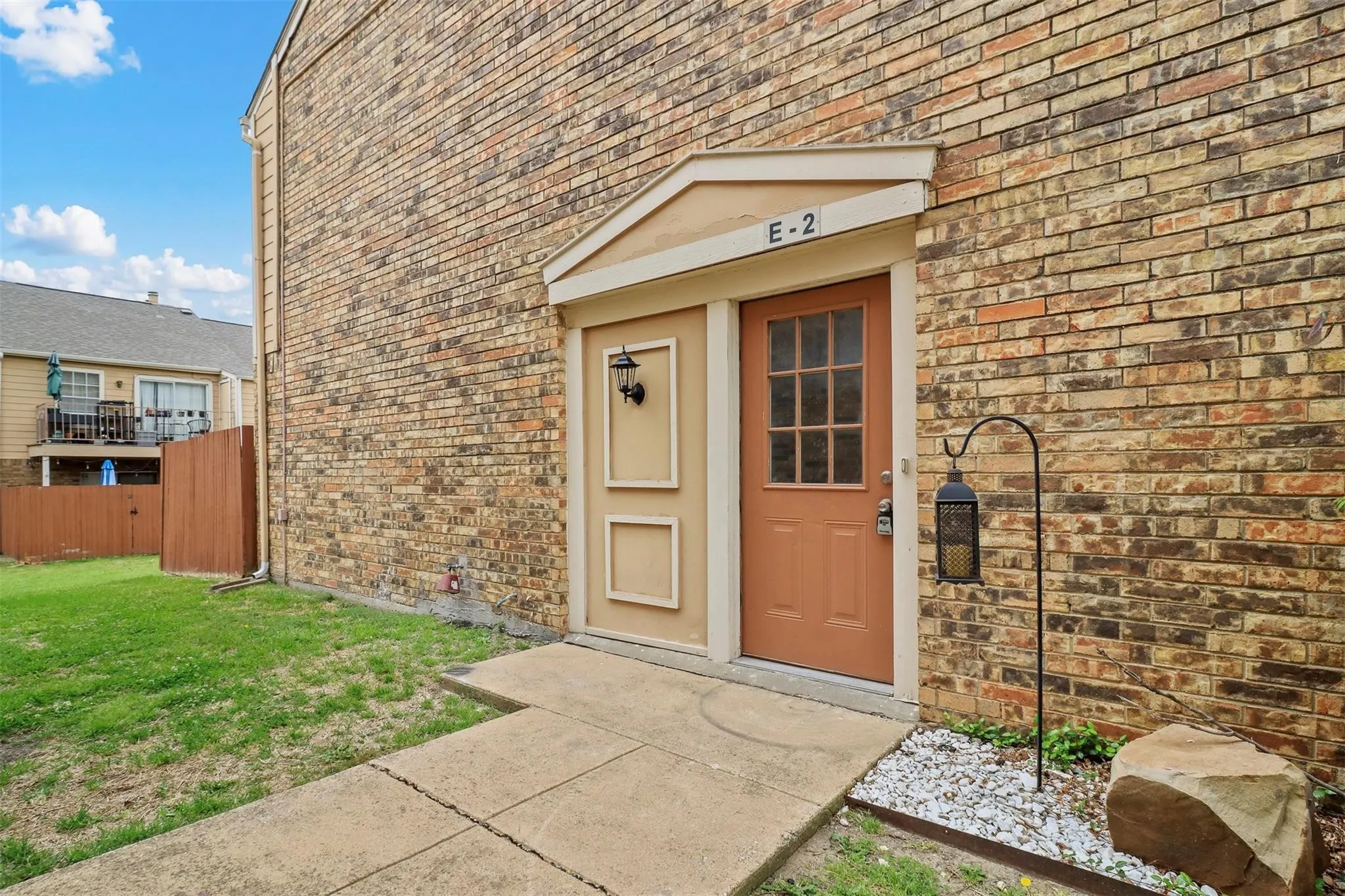 Condominium For Rent in Collin County , 2400 Jupiter Road E2, Plano, Texas 75074, 2 Bedroom, 1 Bathroom, Garage spaces, 800 Sqft, built in 1985, mls#21384313, Real Estate Agent in Plano, Homes For Rent in Collin county, Homes For Rent in Plano, Realtor in Plano Texas, Real Estate Brokerage Independent Realty Texas, Luminita Cordes Realtor