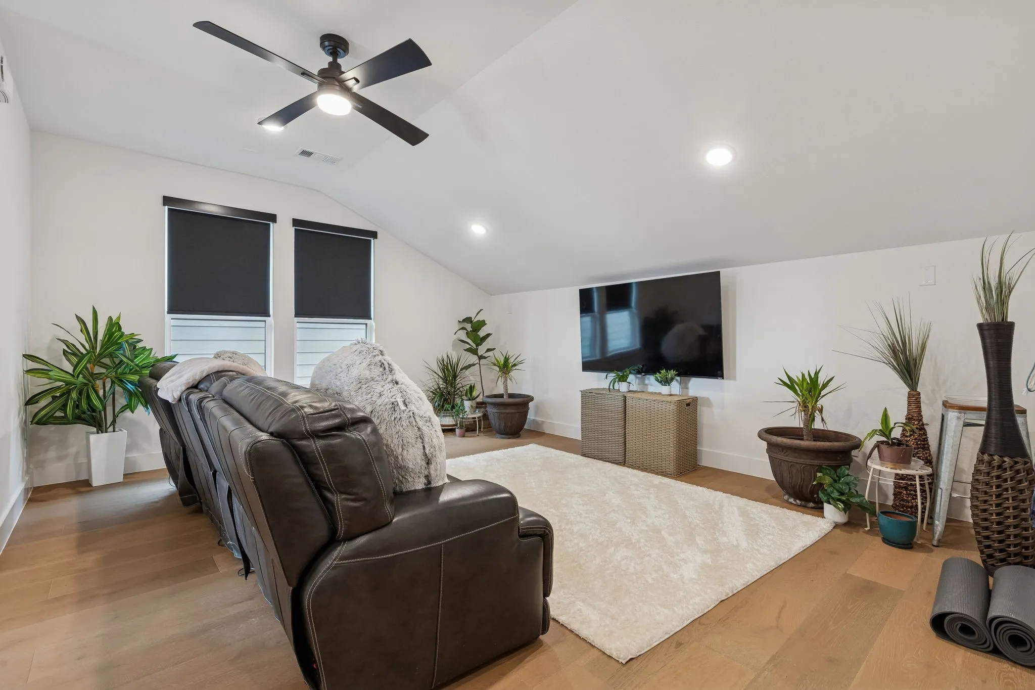 Single Family Residence For Sale in Collin County , 7424 Collin Mckinney Parkway, Mc Kinney, Texas 75070, 3 Bedroom, 4 Bathroom, 2 Garage spaces, 2,895 Sqft, built in 2022, mls#21383292, Real Estate Agent in Mc Kinney, Homes For Sale in Collin county, Homes For Sale in Mc Kinney, Realtor in Mc Kinney Texas, Real Estate Brokerage Independent Realty Texas, Luminita Cordes Realtor
