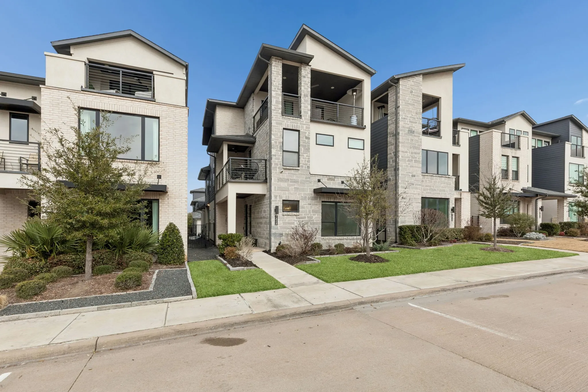 Single Family Residence For Sale in Collin County , 7424 Collin Mckinney Parkway, Mc Kinney, Texas 75070, 3 Bedroom, 4 Bathroom, 2 Garage spaces, 2,895 Sqft, built in 2022, mls#21383292, Real Estate Agent in Mc Kinney, Homes For Sale in Collin county, Homes For Sale in Mc Kinney, Realtor in Mc Kinney Texas, Real Estate Brokerage Independent Realty Texas, Luminita Cordes Realtor