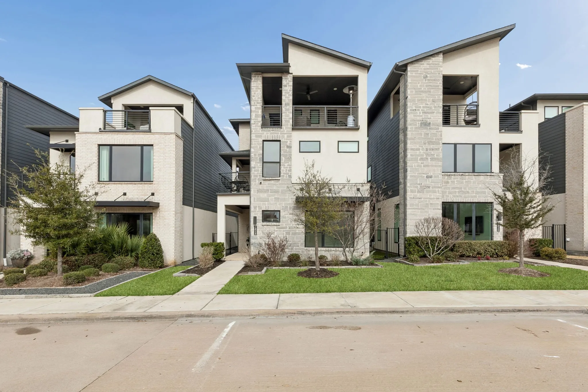 Single Family Residence For Sale in Collin County , 7424 Collin Mckinney Parkway, Mc Kinney, Texas 75070, 3 Bedroom, 4 Bathroom, 2 Garage spaces, 2,895 Sqft, built in 2022, mls#21383292, Real Estate Agent in Mc Kinney, Homes For Sale in Collin county, Homes For Sale in Mc Kinney, Realtor in Mc Kinney Texas, Real Estate Brokerage Independent Realty Texas, Luminita Cordes Realtor