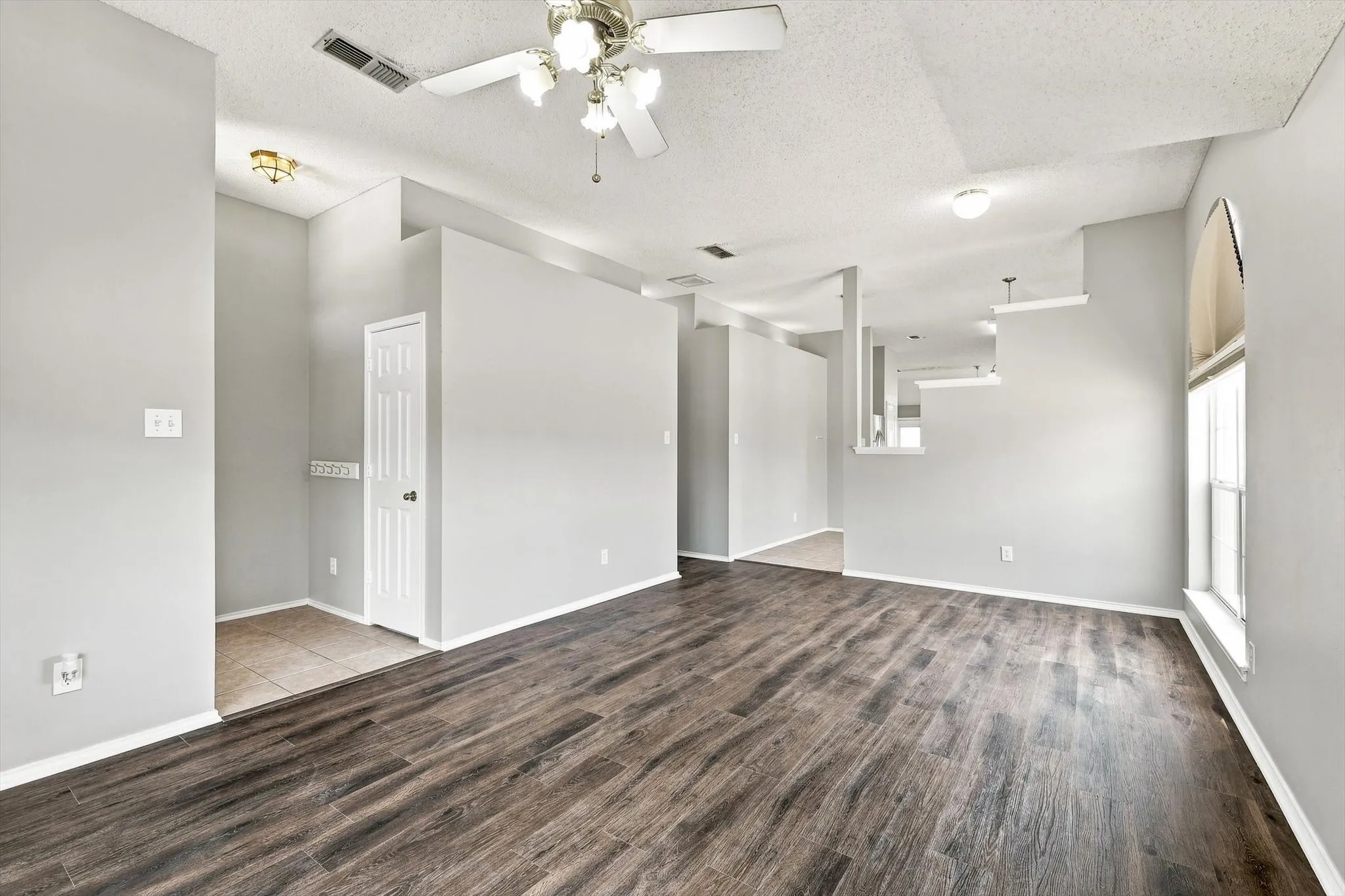 Single Family Residence For Sale in Tarrant County , 8900 San Joaquin Trail, Fort Worth, Texas 76118, 4 Bedroom, 2 Bathroom, 2 Garage spaces, 1,877 Sqft, built in 1996, mls#21383326, Real Estate Agent in Fort Worth, Homes For Sale in Tarrant county, Homes For Sale in Fort Worth, Realtor in Fort Worth Texas, Real Estate Brokerage Independent Realty Texas, Luminita Cordes Realtor