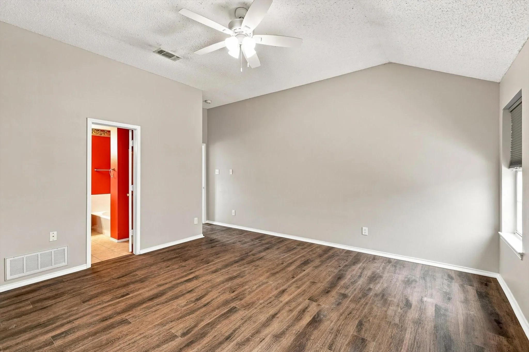 Single Family Residence For Sale in Tarrant County , 8900 San Joaquin Trail, Fort Worth, Texas 76118, 4 Bedroom, 2 Bathroom, 2 Garage spaces, 1,877 Sqft, built in 1996, mls#21383326, Real Estate Agent in Fort Worth, Homes For Sale in Tarrant county, Homes For Sale in Fort Worth, Realtor in Fort Worth Texas, Real Estate Brokerage Independent Realty Texas, Luminita Cordes Realtor