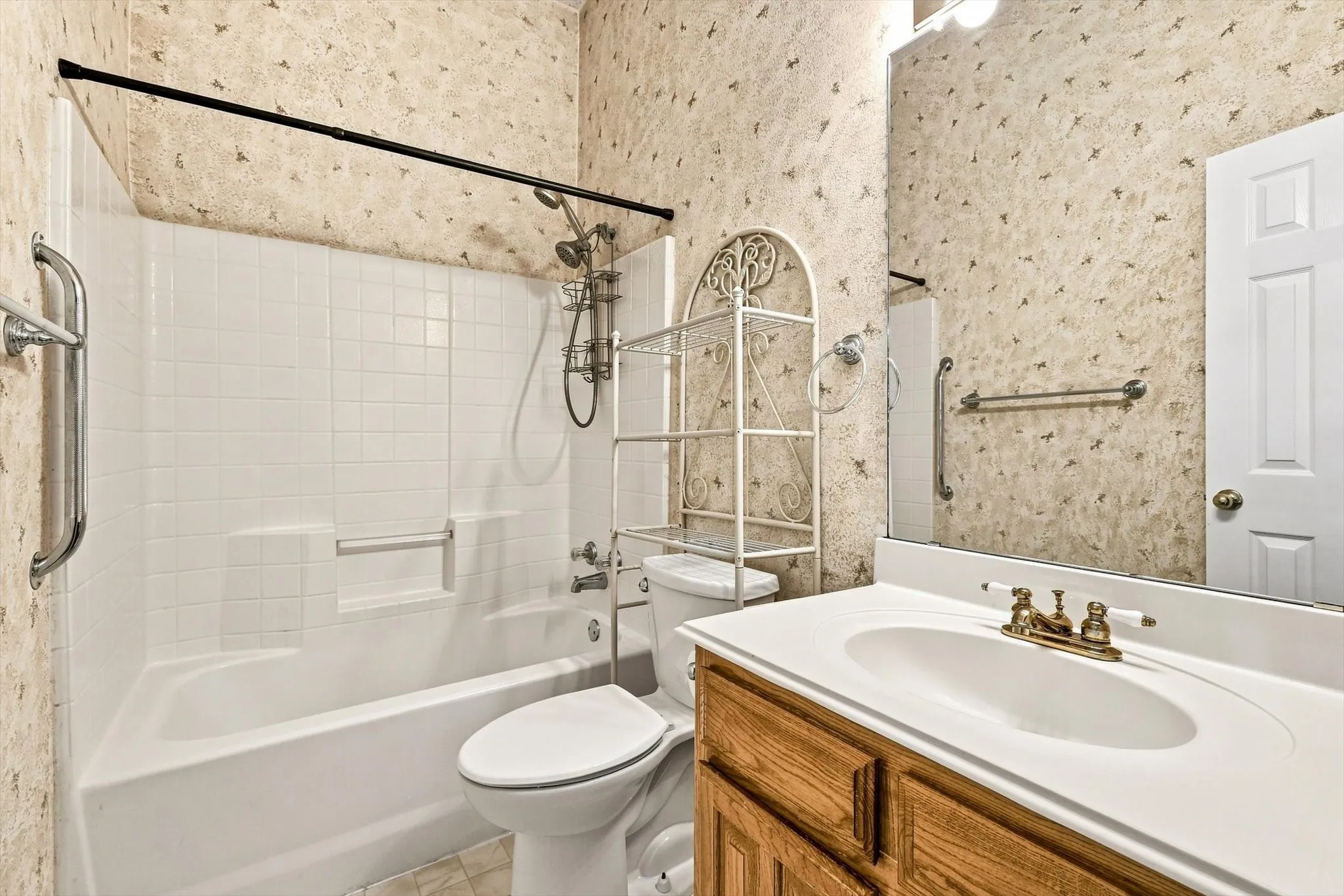 Single Family Residence For Sale in Tarrant County , 8900 San Joaquin Trail, Fort Worth, Texas 76118, 4 Bedroom, 2 Bathroom, 2 Garage spaces, 1,877 Sqft, built in 1996, mls#21383326, Real Estate Agent in Fort Worth, Homes For Sale in Tarrant county, Homes For Sale in Fort Worth, Realtor in Fort Worth Texas, Real Estate Brokerage Independent Realty Texas, Luminita Cordes Realtor