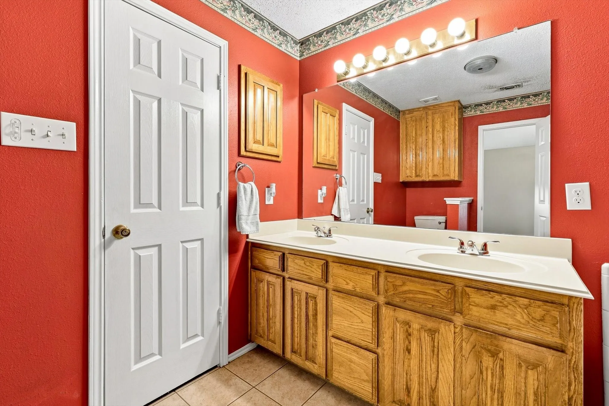Single Family Residence For Sale in Tarrant County , 8900 San Joaquin Trail, Fort Worth, Texas 76118, 4 Bedroom, 2 Bathroom, 2 Garage spaces, 1,877 Sqft, built in 1996, mls#21383326, Real Estate Agent in Fort Worth, Homes For Sale in Tarrant county, Homes For Sale in Fort Worth, Realtor in Fort Worth Texas, Real Estate Brokerage Independent Realty Texas, Luminita Cordes Realtor