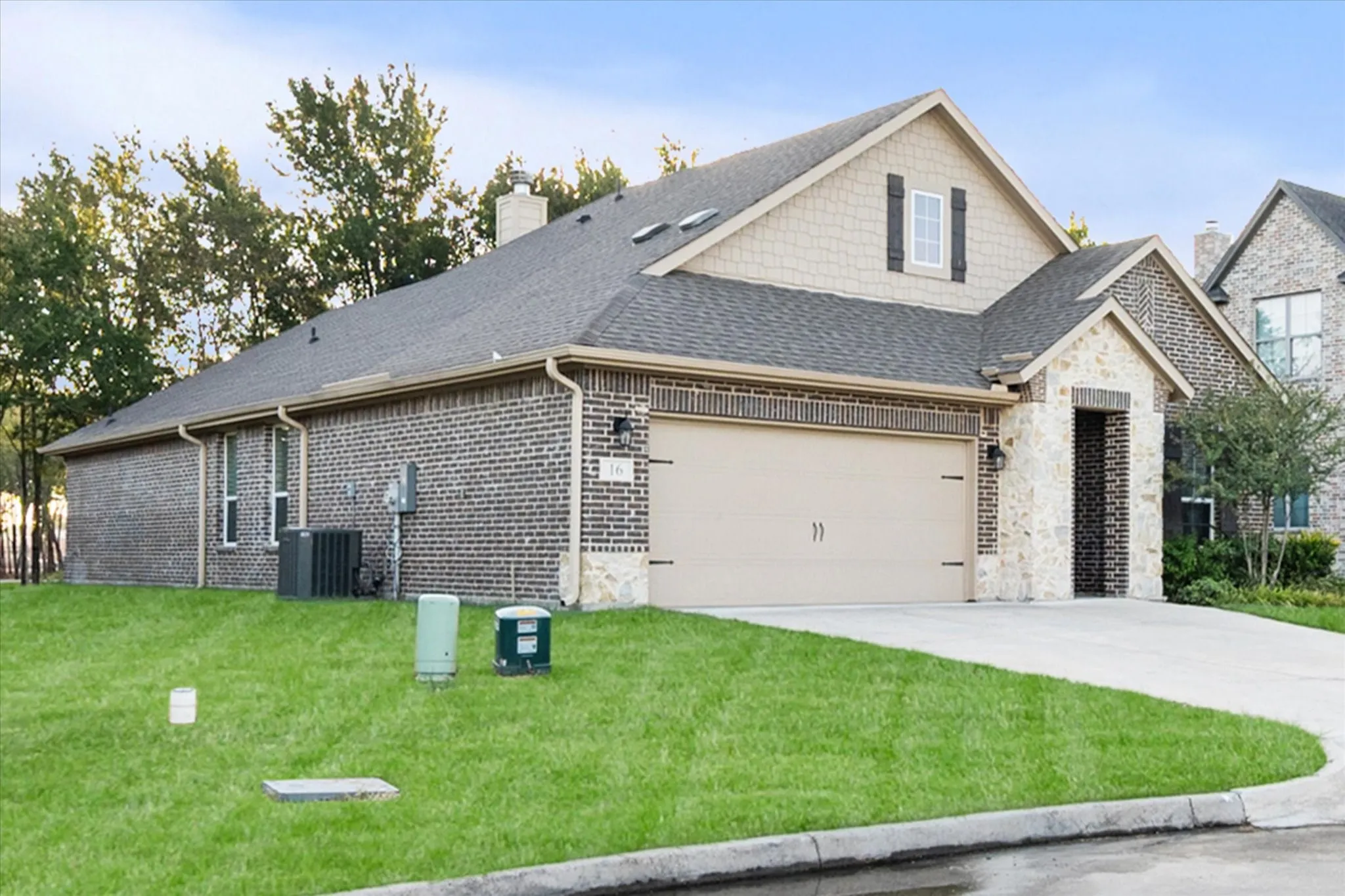 Single Family Residence For Sale in Navarro County , 16 Dobbins Crossing, Corsicana, Texas 75110, 3 Bedroom, 2 Bathroom, 2 Garage spaces, 1,998 Sqft, built in 2022, mls#21383036, Real Estate Agent in Corsicana, Homes For Sale in Navarro county, Homes For Sale in Corsicana, Realtor in Corsicana Texas, Real Estate Brokerage Independent Realty Texas, Luminita Cordes Realtor