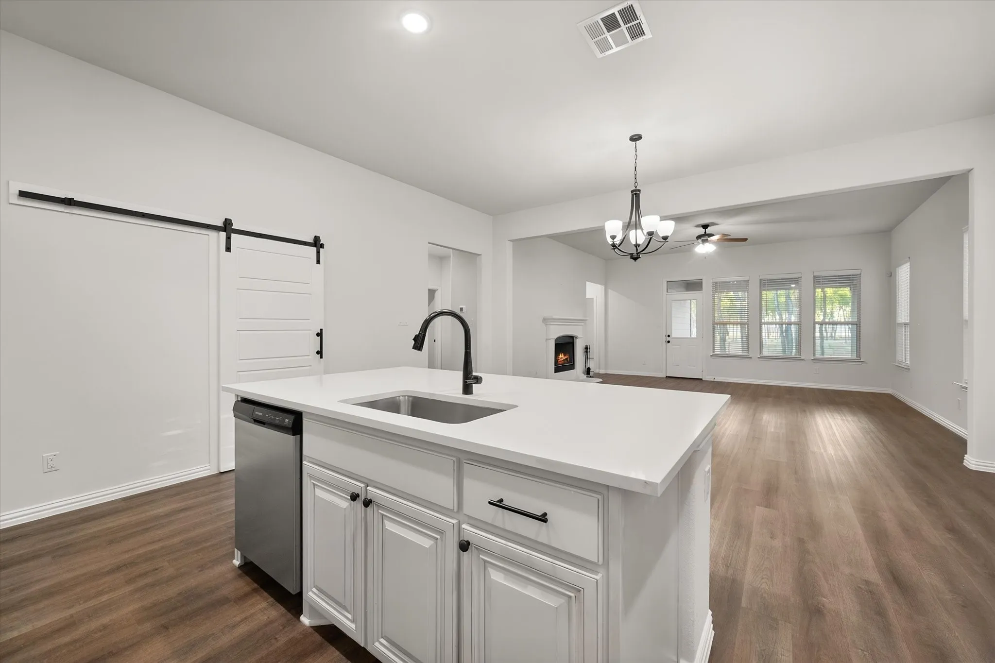 Single Family Residence For Sale in Navarro County , 16 Dobbins Crossing, Corsicana, Texas 75110, 3 Bedroom, 2 Bathroom, 2 Garage spaces, 1,998 Sqft, built in 2022, mls#21383036, Real Estate Agent in Corsicana, Homes For Sale in Navarro county, Homes For Sale in Corsicana, Realtor in Corsicana Texas, Real Estate Brokerage Independent Realty Texas, Luminita Cordes Realtor