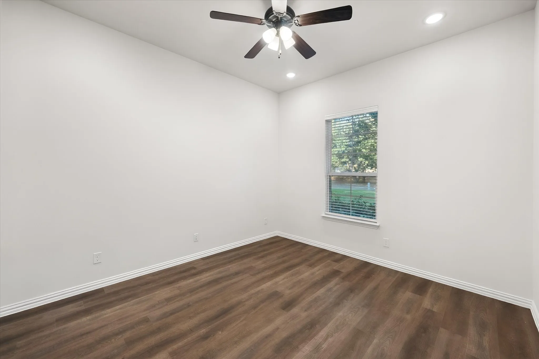 Single Family Residence For Sale in Navarro County , 16 Dobbins Crossing, Corsicana, Texas 75110, 3 Bedroom, 2 Bathroom, 2 Garage spaces, 1,998 Sqft, built in 2022, mls#21383036, Real Estate Agent in Corsicana, Homes For Sale in Navarro county, Homes For Sale in Corsicana, Realtor in Corsicana Texas, Real Estate Brokerage Independent Realty Texas, Luminita Cordes Realtor