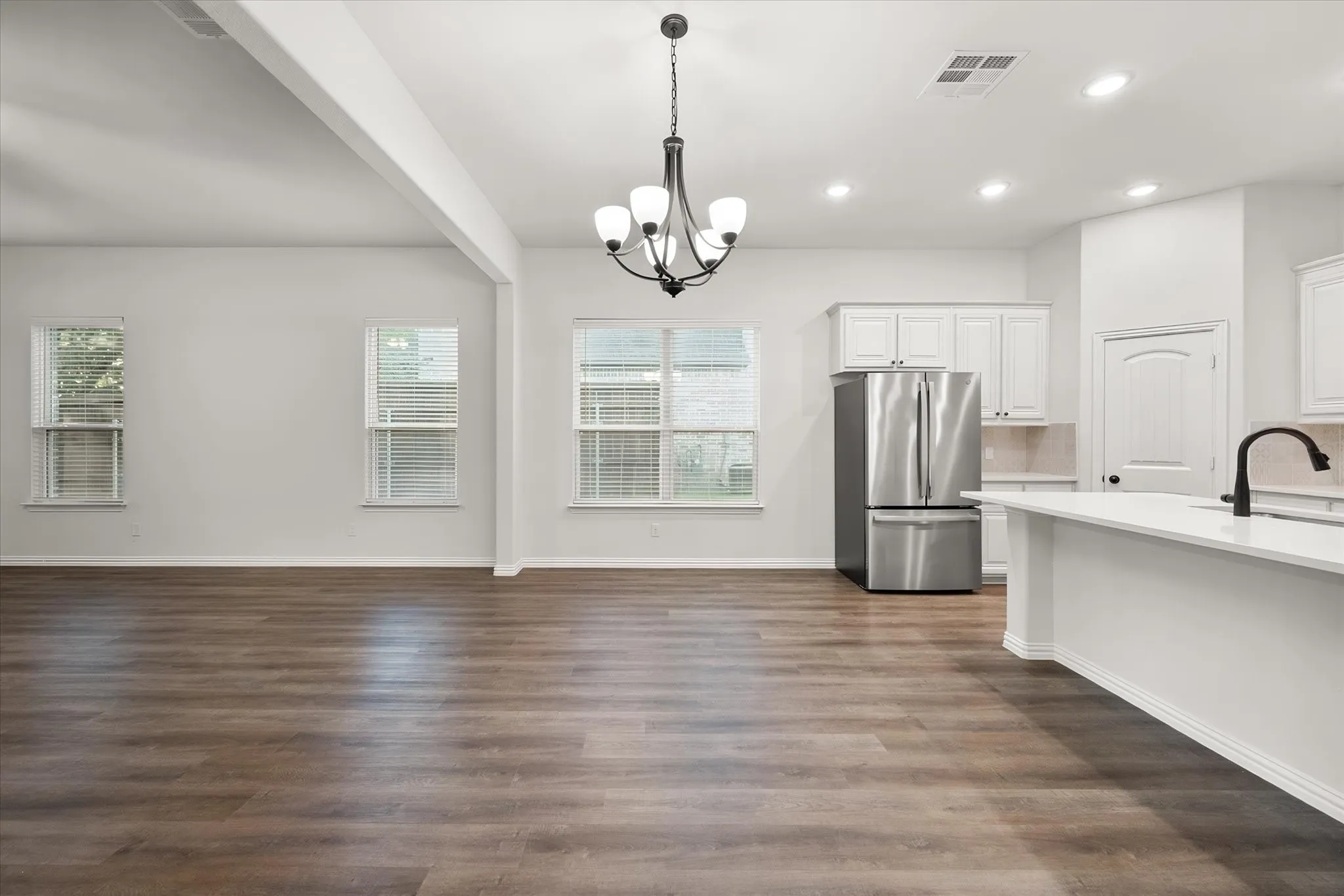 Single Family Residence For Sale in Navarro County , 16 Dobbins Crossing, Corsicana, Texas 75110, 3 Bedroom, 2 Bathroom, 2 Garage spaces, 1,998 Sqft, built in 2022, mls#21383036, Real Estate Agent in Corsicana, Homes For Sale in Navarro county, Homes For Sale in Corsicana, Realtor in Corsicana Texas, Real Estate Brokerage Independent Realty Texas, Luminita Cordes Realtor