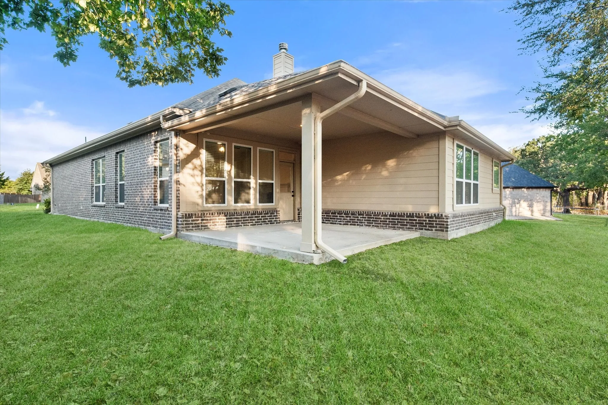Single Family Residence For Sale in Navarro County , 16 Dobbins Crossing, Corsicana, Texas 75110, 3 Bedroom, 2 Bathroom, 2 Garage spaces, 1,998 Sqft, built in 2022, mls#21383036, Real Estate Agent in Corsicana, Homes For Sale in Navarro county, Homes For Sale in Corsicana, Realtor in Corsicana Texas, Real Estate Brokerage Independent Realty Texas, Luminita Cordes Realtor
