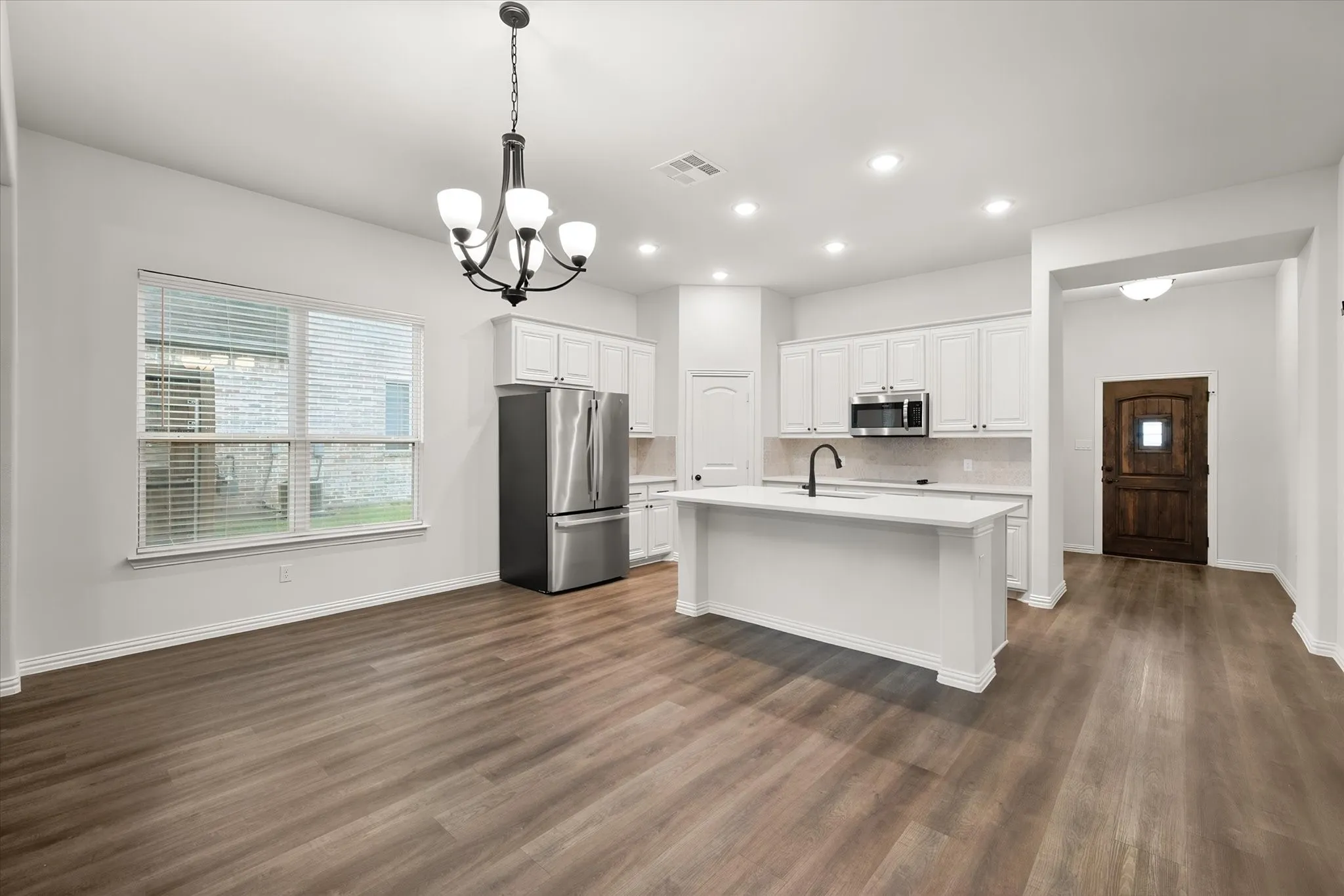 Single Family Residence For Sale in Navarro County , 16 Dobbins Crossing, Corsicana, Texas 75110, 3 Bedroom, 2 Bathroom, 2 Garage spaces, 1,998 Sqft, built in 2022, mls#21383036, Real Estate Agent in Corsicana, Homes For Sale in Navarro county, Homes For Sale in Corsicana, Realtor in Corsicana Texas, Real Estate Brokerage Independent Realty Texas, Luminita Cordes Realtor