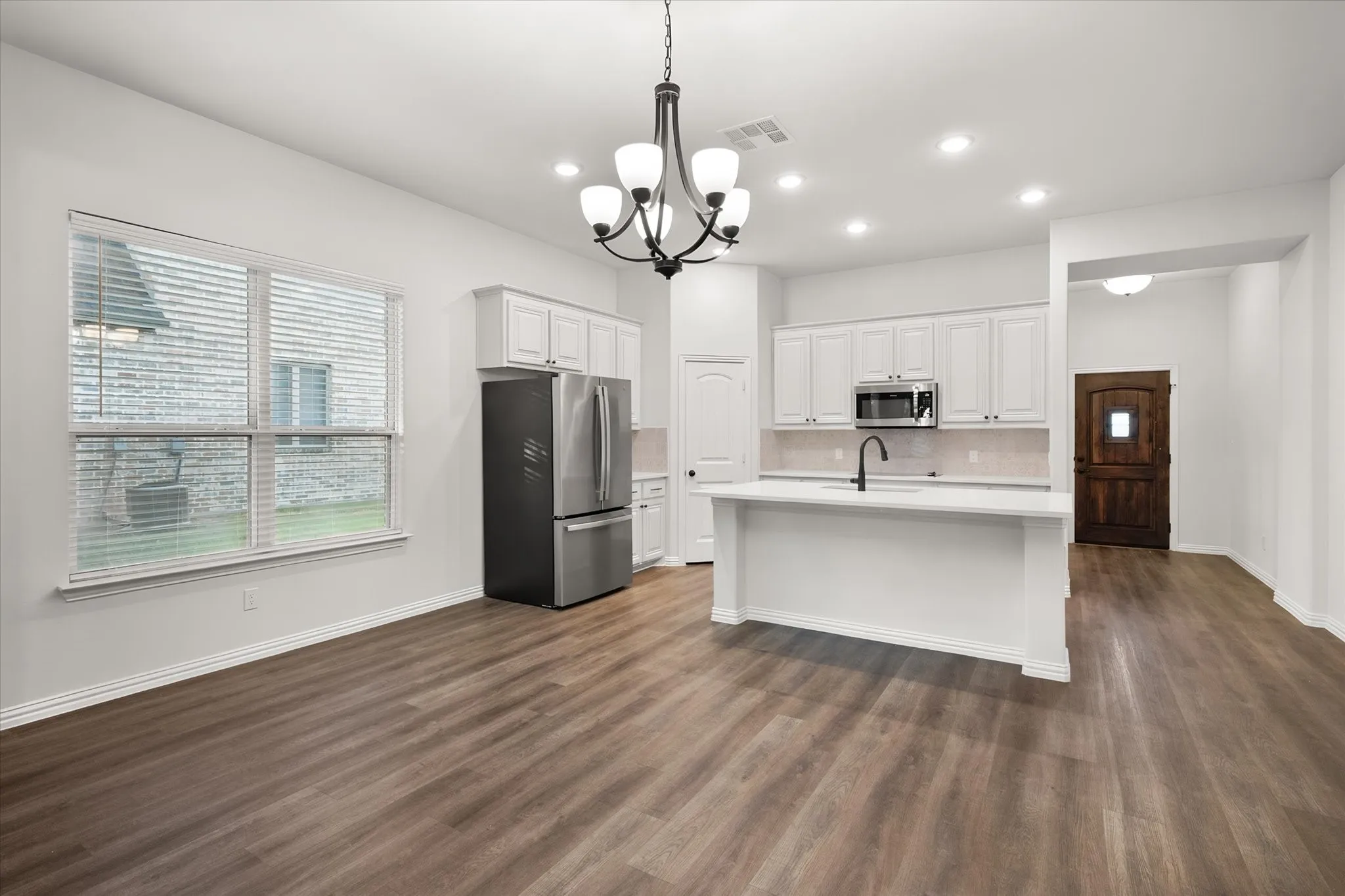 Single Family Residence For Sale in Navarro County , 16 Dobbins Crossing, Corsicana, Texas 75110, 3 Bedroom, 2 Bathroom, 2 Garage spaces, 1,998 Sqft, built in 2022, mls#21383036, Real Estate Agent in Corsicana, Homes For Sale in Navarro county, Homes For Sale in Corsicana, Realtor in Corsicana Texas, Real Estate Brokerage Independent Realty Texas, Luminita Cordes Realtor