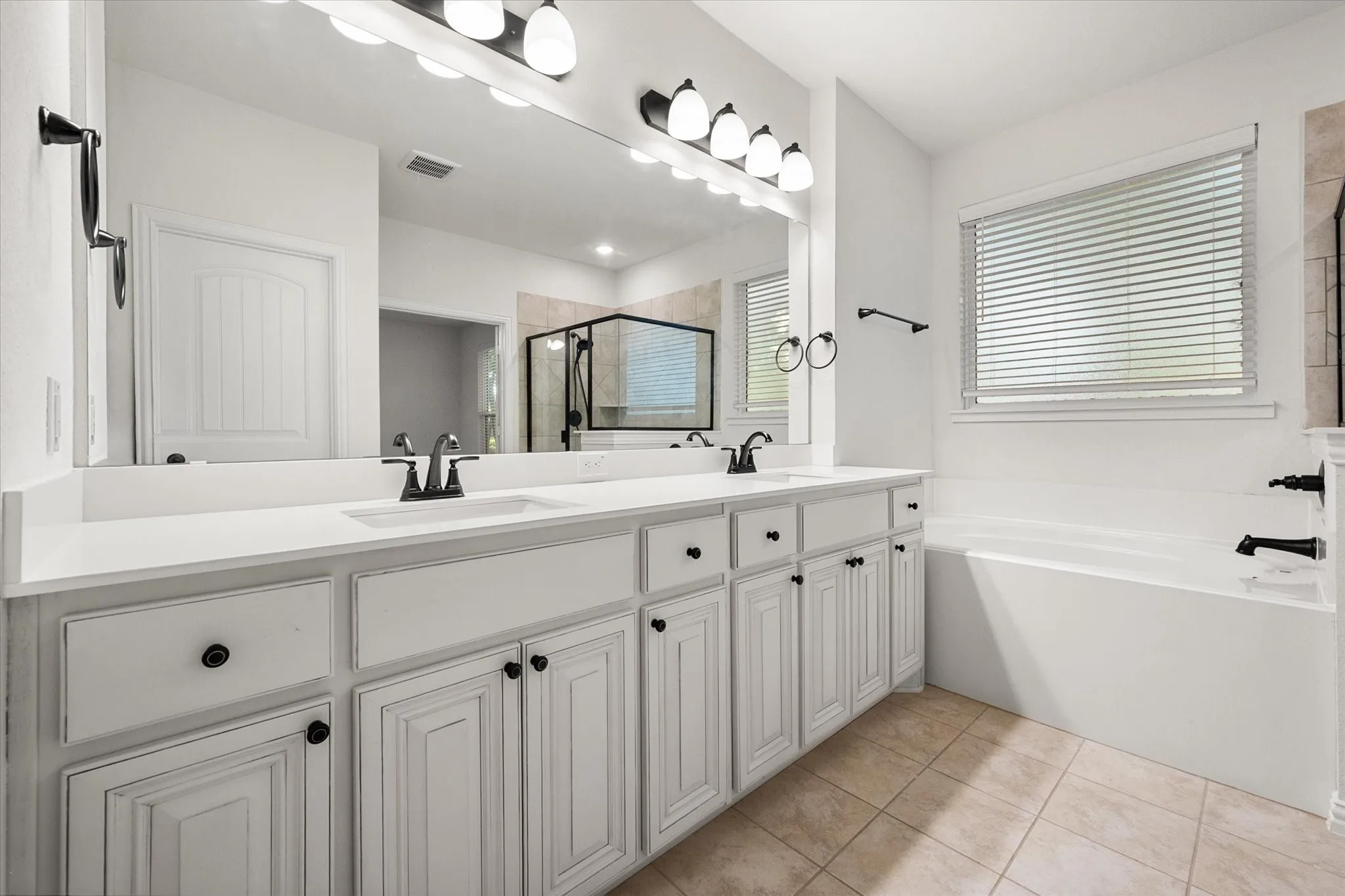 Single Family Residence For Sale in Navarro County , 16 Dobbins Crossing, Corsicana, Texas 75110, 3 Bedroom, 2 Bathroom, 2 Garage spaces, 1,998 Sqft, built in 2022, mls#21383036, Real Estate Agent in Corsicana, Homes For Sale in Navarro county, Homes For Sale in Corsicana, Realtor in Corsicana Texas, Real Estate Brokerage Independent Realty Texas, Luminita Cordes Realtor