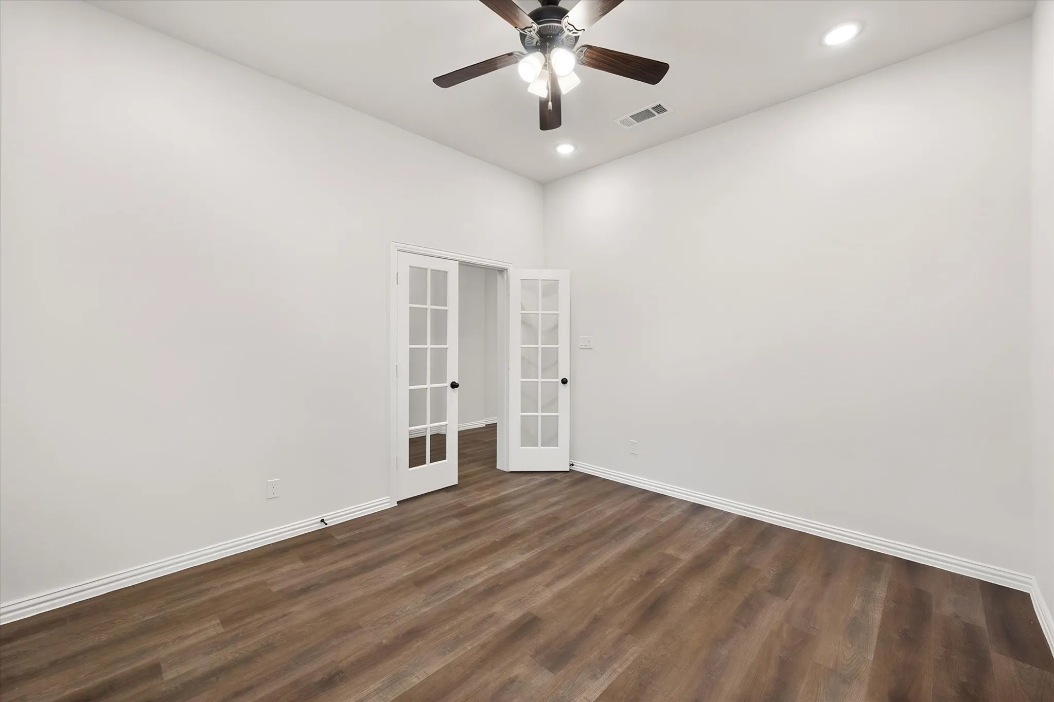 Single Family Residence For Sale in Navarro County , 16 Dobbins Crossing, Corsicana, Texas 75110, 3 Bedroom, 2 Bathroom, 2 Garage spaces, 1,998 Sqft, built in 2022, mls#21383036, Real Estate Agent in Corsicana, Homes For Sale in Navarro county, Homes For Sale in Corsicana, Realtor in Corsicana Texas, Real Estate Brokerage Independent Realty Texas, Luminita Cordes Realtor