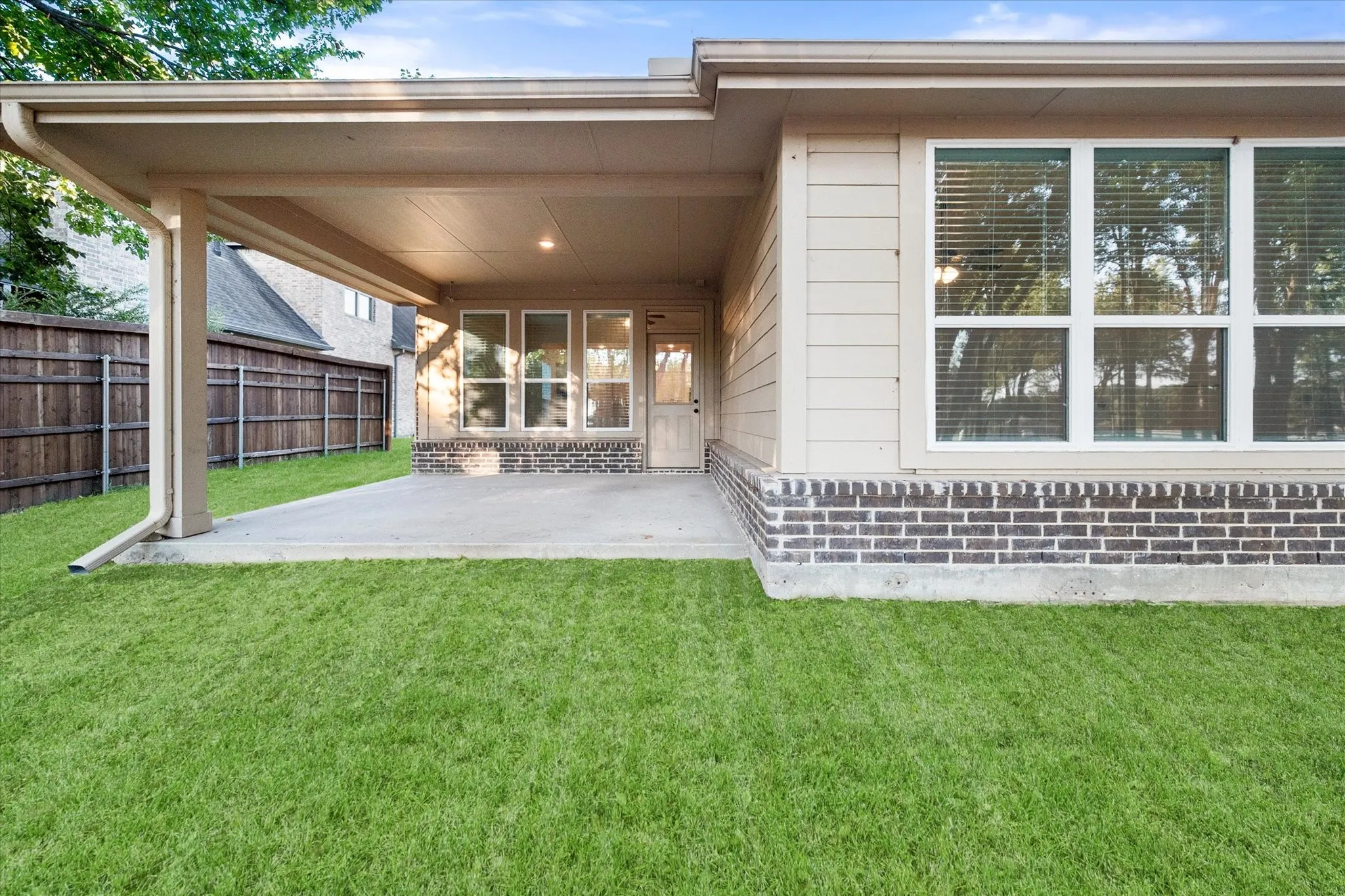 Single Family Residence For Sale in Navarro County , 16 Dobbins Crossing, Corsicana, Texas 75110, 3 Bedroom, 2 Bathroom, 2 Garage spaces, 1,998 Sqft, built in 2022, mls#21383036, Real Estate Agent in Corsicana, Homes For Sale in Navarro county, Homes For Sale in Corsicana, Realtor in Corsicana Texas, Real Estate Brokerage Independent Realty Texas, Luminita Cordes Realtor
