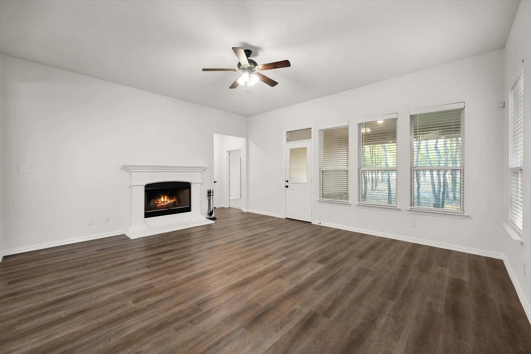 Single Family Residence For Sale in Navarro County , 16 Dobbins Crossing, Corsicana, Texas 75110, 3 Bedroom, 2 Bathroom, 2 Garage spaces, 1,998 Sqft, built in 2022, mls#21383036, Real Estate Agent in Corsicana, Homes For Sale in Navarro county, Homes For Sale in Corsicana, Realtor in Corsicana Texas, Real Estate Brokerage Independent Realty Texas, Luminita Cordes Realtor