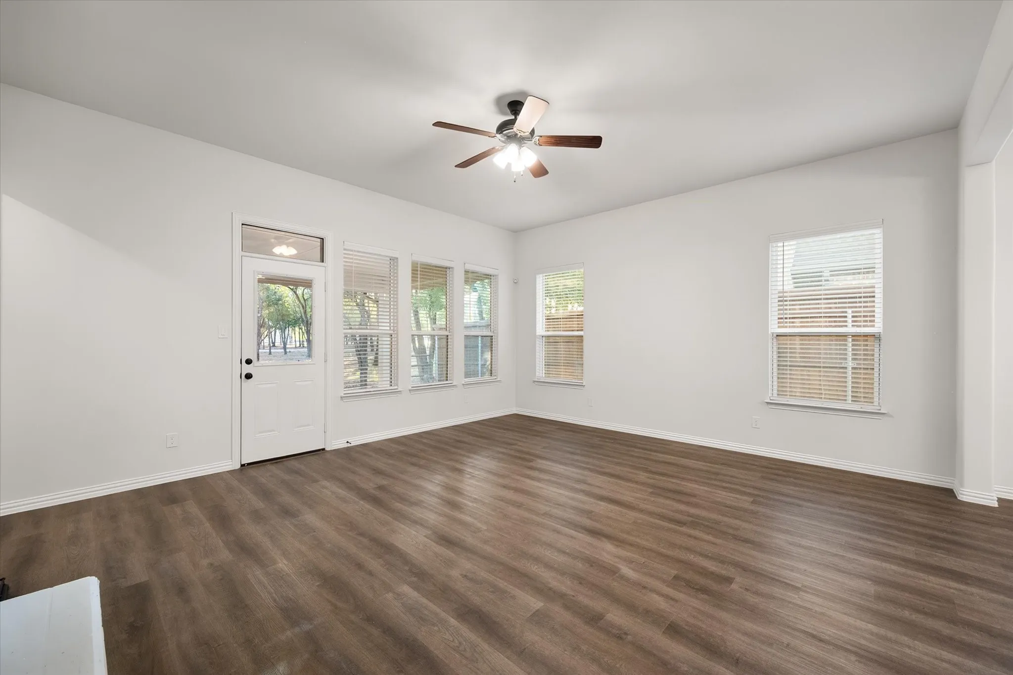 Single Family Residence For Sale in Navarro County , 16 Dobbins Crossing, Corsicana, Texas 75110, 3 Bedroom, 2 Bathroom, 2 Garage spaces, 1,998 Sqft, built in 2022, mls#21383036, Real Estate Agent in Corsicana, Homes For Sale in Navarro county, Homes For Sale in Corsicana, Realtor in Corsicana Texas, Real Estate Brokerage Independent Realty Texas, Luminita Cordes Realtor