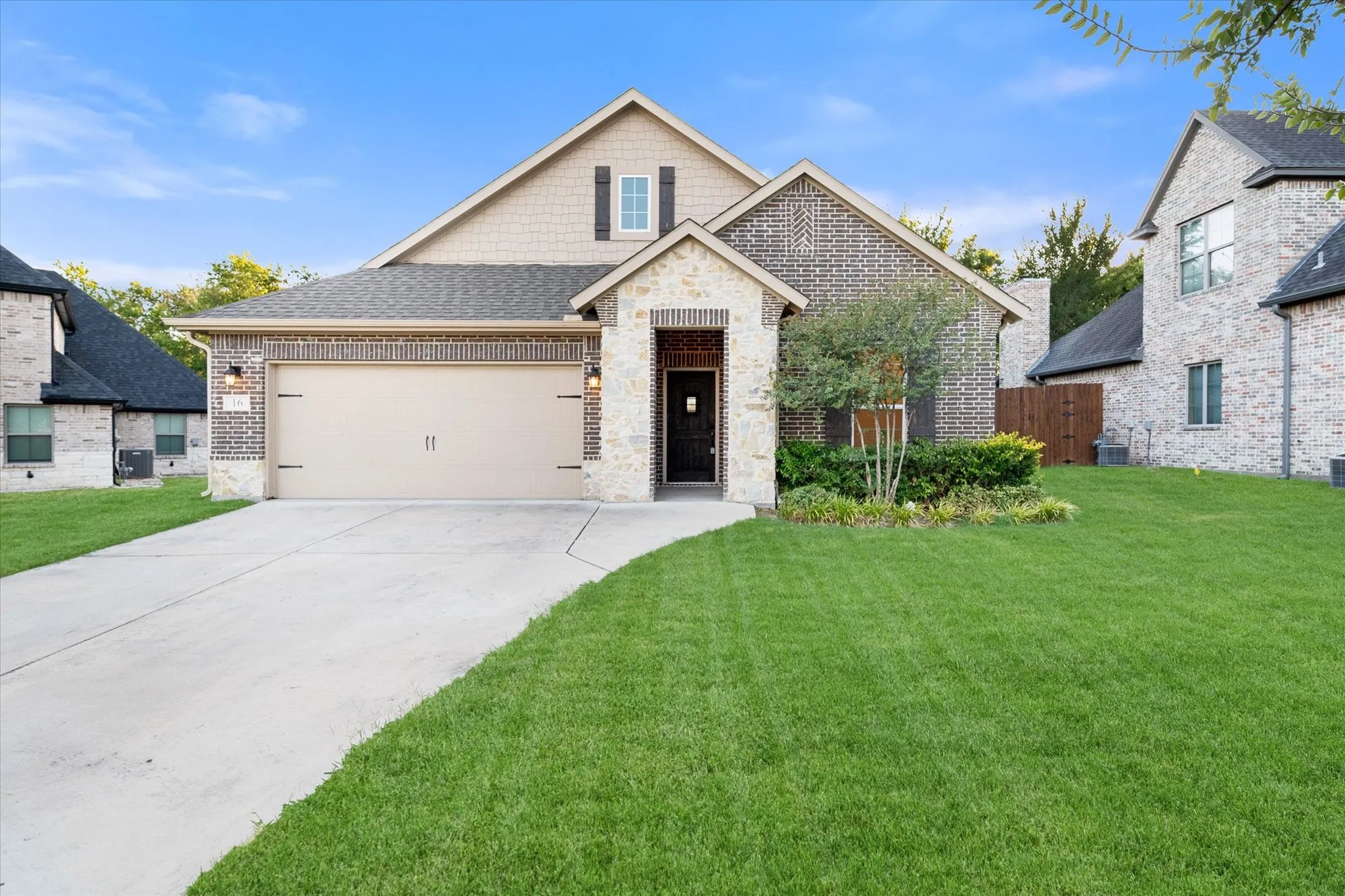 Single Family Residence For Sale in Navarro County , 16 Dobbins Crossing, Corsicana, Texas 75110, 3 Bedroom, 2 Bathroom, 2 Garage spaces, 1,998 Sqft, built in 2022, mls#21383036, Real Estate Agent in Corsicana, Homes For Sale in Navarro county, Homes For Sale in Corsicana, Realtor in Corsicana Texas, Real Estate Brokerage Independent Realty Texas, Luminita Cordes Realtor