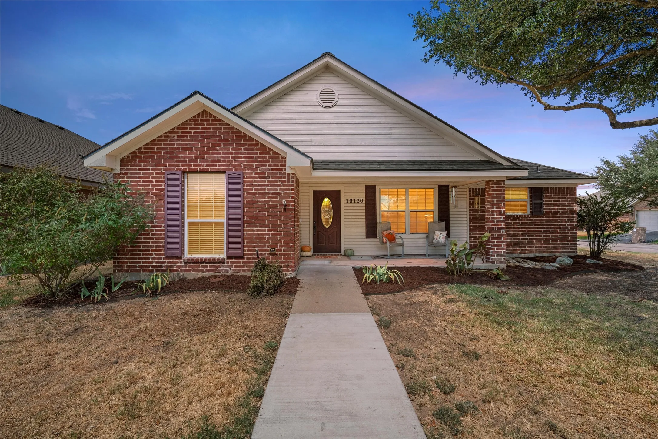 Single Family Residence For Sale in Mc Lennan County , 10120 Colony Drive, Waco, Texas 76708, 3 Bedroom, 2 Bathroom, 2 Garage spaces, 1,366 Sqft, built in 2006, mls#21384305, Real Estate Agent in Waco, Homes For Sale in Mc Lennan county, Homes For Sale in Waco, Realtor in Waco Texas, Real Estate Brokerage Independent Realty Texas, Luminita Cordes Realtor