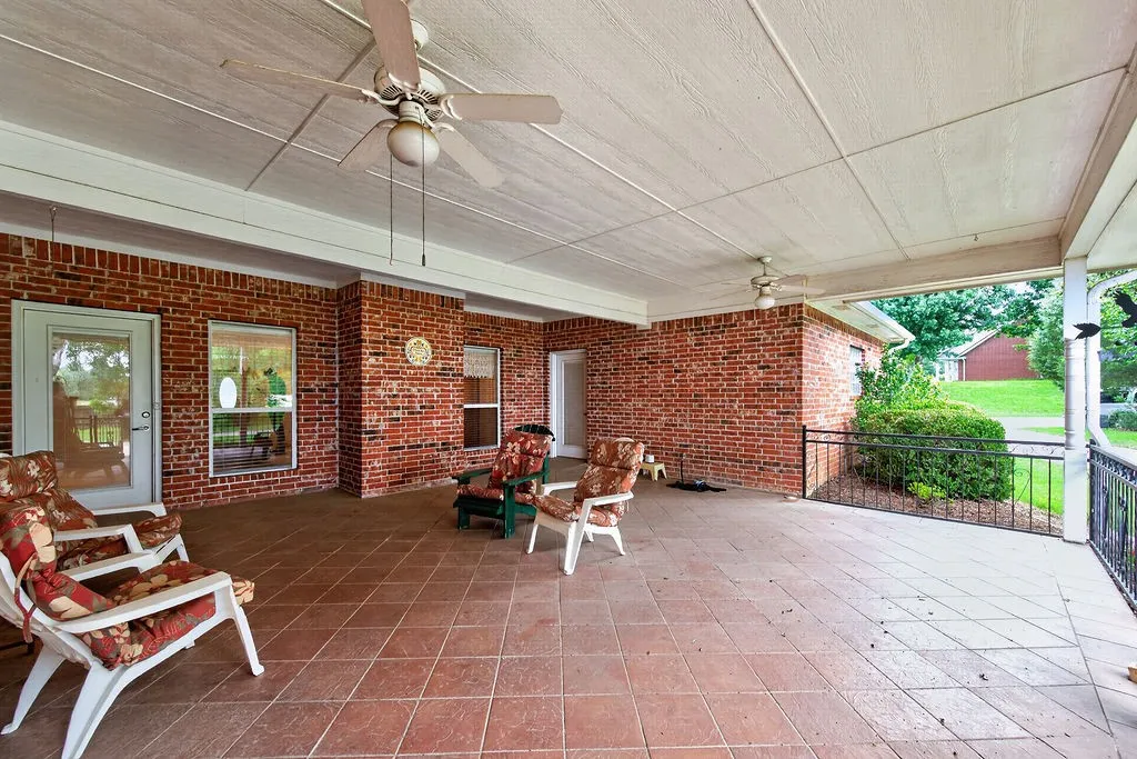 Single Family Residence For Sale in Henderson County , 800 Rico Drive, Athens, Texas 75751, 3 Bedroom, 2 Bathroom, 3 Garage spaces, 2,199 Sqft, built in 2001, mls#21384330, Real Estate Agent in Athens, Homes For Sale in Henderson county, Homes For Sale in Athens, Realtor in Athens Texas, Real Estate Brokerage Independent Realty Texas, Luminita Cordes Realtor