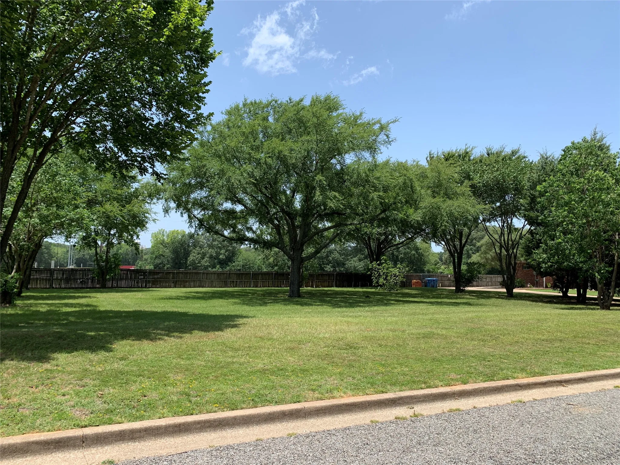 Single Family Residence For Sale in Henderson County , 800 Rico Drive, Athens, Texas 75751, 3 Bedroom, 2 Bathroom, 3 Garage spaces, 2,199 Sqft, built in 2001, mls#21384330, Real Estate Agent in Athens, Homes For Sale in Henderson county, Homes For Sale in Athens, Realtor in Athens Texas, Real Estate Brokerage Independent Realty Texas, Luminita Cordes Realtor