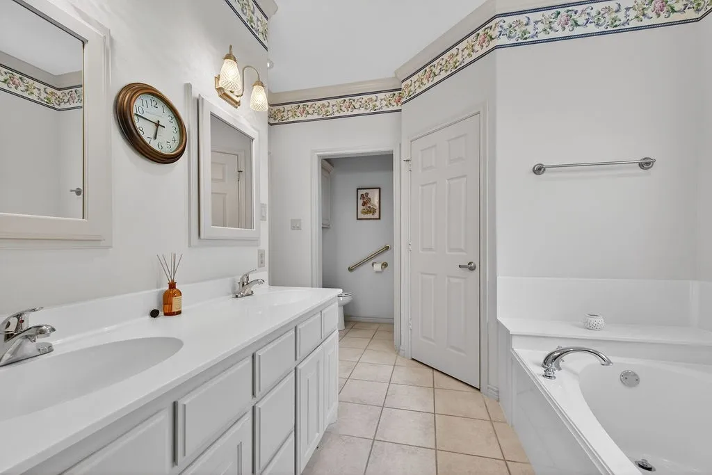 Single Family Residence For Sale in Henderson County , 800 Rico Drive, Athens, Texas 75751, 3 Bedroom, 2 Bathroom, 3 Garage spaces, 2,199 Sqft, built in 2001, mls#21384330, Real Estate Agent in Athens, Homes For Sale in Henderson county, Homes For Sale in Athens, Realtor in Athens Texas, Real Estate Brokerage Independent Realty Texas, Luminita Cordes Realtor