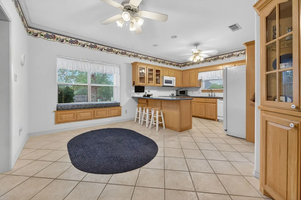 Single Family Residence For Sale in Henderson County , 800 Rico Drive, Athens, Texas 75751, 3 Bedroom, 2 Bathroom, 3 Garage spaces, 2,199 Sqft, built in 2001, mls#21384330, Real Estate Agent in Athens, Homes For Sale in Henderson county, Homes For Sale in Athens, Realtor in Athens Texas, Real Estate Brokerage Independent Realty Texas, Luminita Cordes Realtor