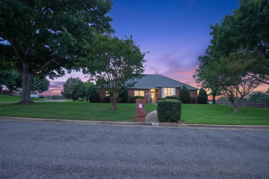 Single Family Residence For Sale in Henderson County , 800 Rico Drive, Athens, Texas 75751, 3 Bedroom, 2 Bathroom, 3 Garage spaces, 2,199 Sqft, built in 2001, mls#21384330, Real Estate Agent in Athens, Homes For Sale in Henderson county, Homes For Sale in Athens, Realtor in Athens Texas, Real Estate Brokerage Independent Realty Texas, Luminita Cordes Realtor