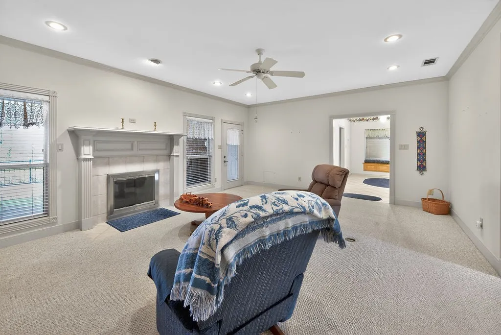Single Family Residence For Sale in Henderson County , 800 Rico Drive, Athens, Texas 75751, 3 Bedroom, 2 Bathroom, 3 Garage spaces, 2,199 Sqft, built in 2001, mls#21384330, Real Estate Agent in Athens, Homes For Sale in Henderson county, Homes For Sale in Athens, Realtor in Athens Texas, Real Estate Brokerage Independent Realty Texas, Luminita Cordes Realtor