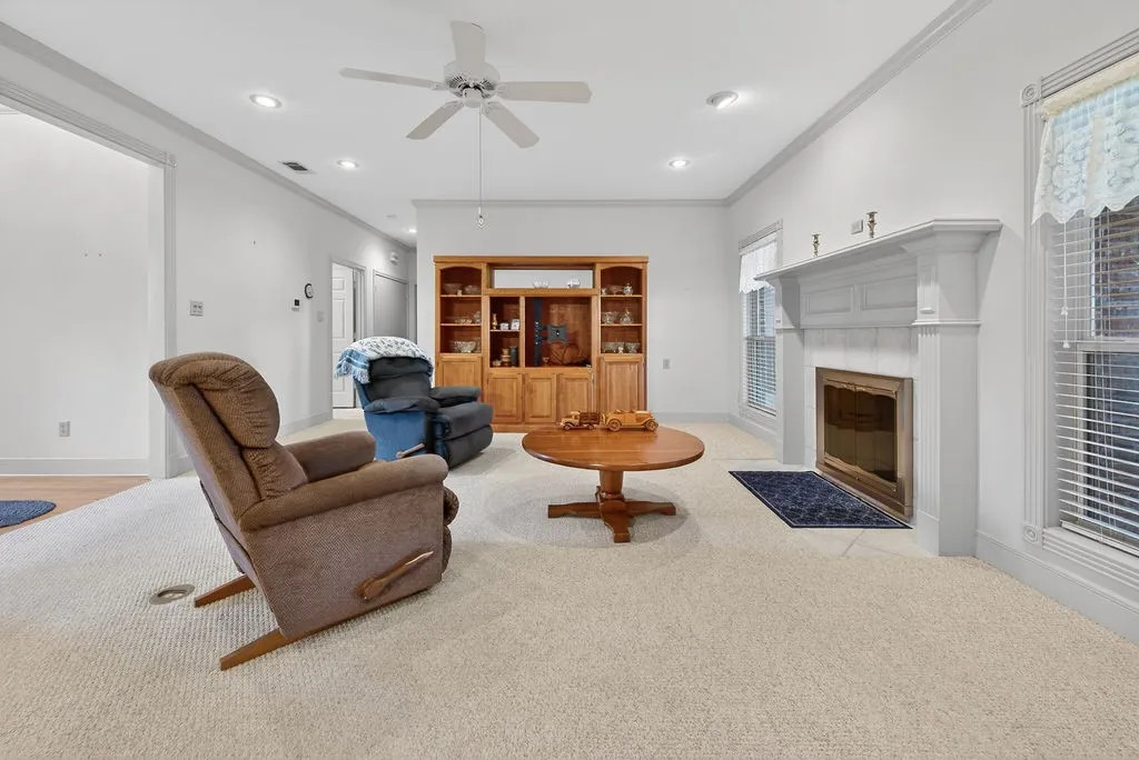 Single Family Residence For Sale in Henderson County , 800 Rico Drive, Athens, Texas 75751, 3 Bedroom, 2 Bathroom, 3 Garage spaces, 2,199 Sqft, built in 2001, mls#21384330, Real Estate Agent in Athens, Homes For Sale in Henderson county, Homes For Sale in Athens, Realtor in Athens Texas, Real Estate Brokerage Independent Realty Texas, Luminita Cordes Realtor