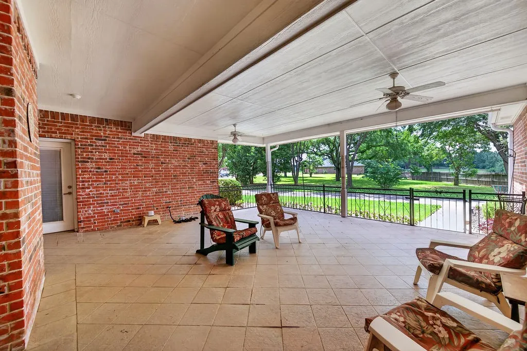 Single Family Residence For Sale in Henderson County , 800 Rico Drive, Athens, Texas 75751, 3 Bedroom, 2 Bathroom, 3 Garage spaces, 2,199 Sqft, built in 2001, mls#21384330, Real Estate Agent in Athens, Homes For Sale in Henderson county, Homes For Sale in Athens, Realtor in Athens Texas, Real Estate Brokerage Independent Realty Texas, Luminita Cordes Realtor