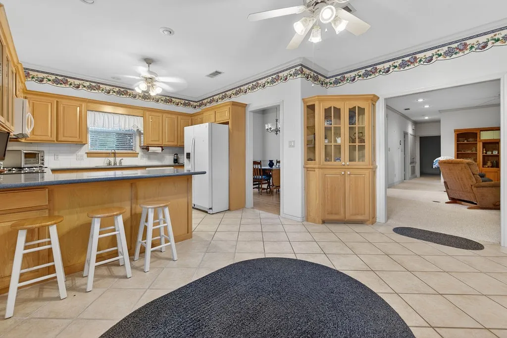 Single Family Residence For Sale in Henderson County , 800 Rico Drive, Athens, Texas 75751, 3 Bedroom, 2 Bathroom, 3 Garage spaces, 2,199 Sqft, built in 2001, mls#21384330, Real Estate Agent in Athens, Homes For Sale in Henderson county, Homes For Sale in Athens, Realtor in Athens Texas, Real Estate Brokerage Independent Realty Texas, Luminita Cordes Realtor