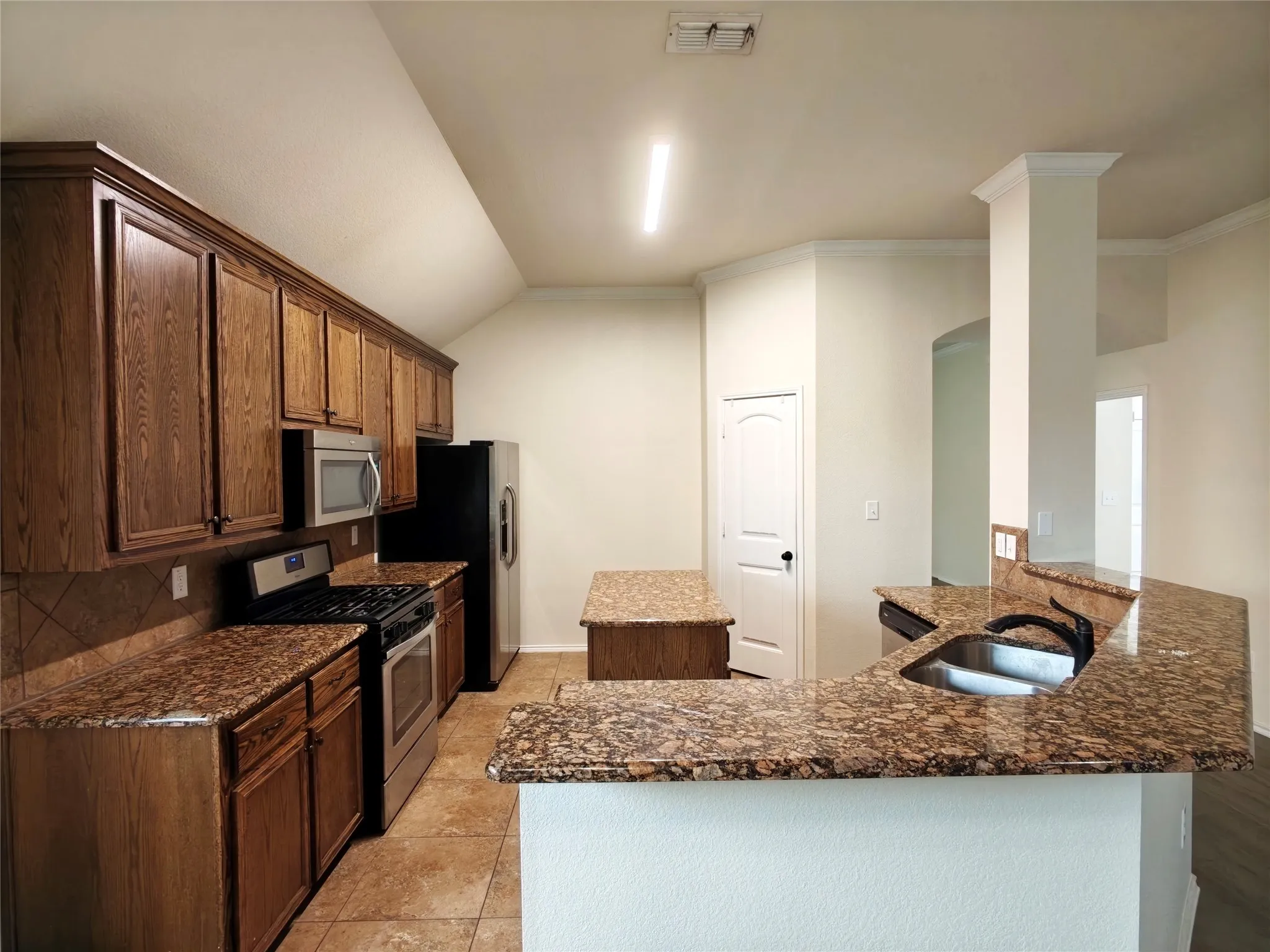 Single Family Residence For Rent in Collin County , 724 Valley Court, Royse City, Texas 75189, 4 Bedroom, 2 Bathroom, 2 Garage spaces, 2,114 Sqft, built in 2015, mls#21384077, Real Estate Agent in Royse City, Homes For Rent in Collin county, Homes For Rent in Royse City, Realtor in Royse City Texas, Real Estate Brokerage Independent Realty Texas, Luminita Cordes Realtor