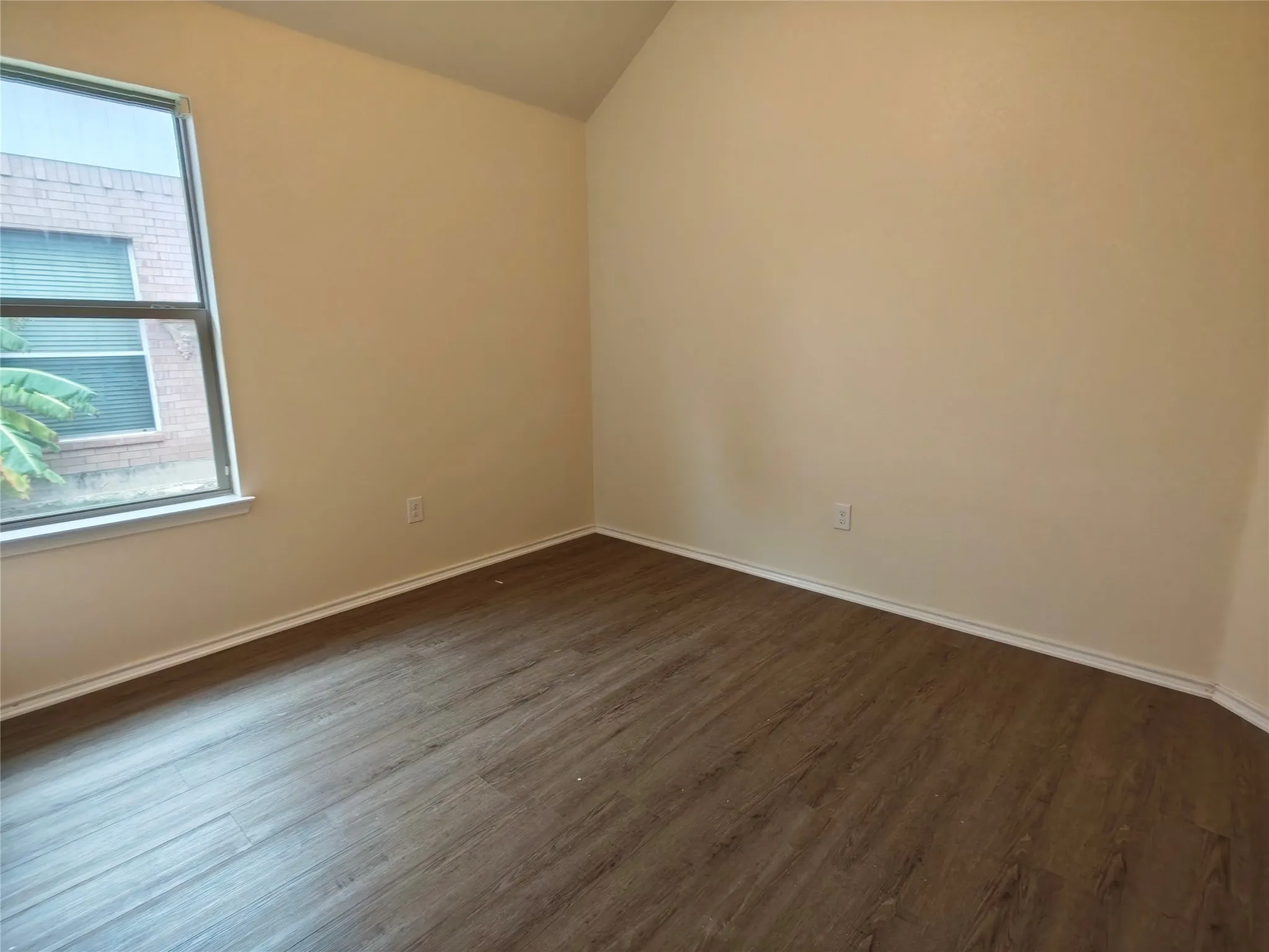 Single Family Residence For Rent in Collin County , 724 Valley Court, Royse City, Texas 75189, 4 Bedroom, 2 Bathroom, 2 Garage spaces, 2,114 Sqft, built in 2015, mls#21384077, Real Estate Agent in Royse City, Homes For Rent in Collin county, Homes For Rent in Royse City, Realtor in Royse City Texas, Real Estate Brokerage Independent Realty Texas, Luminita Cordes Realtor