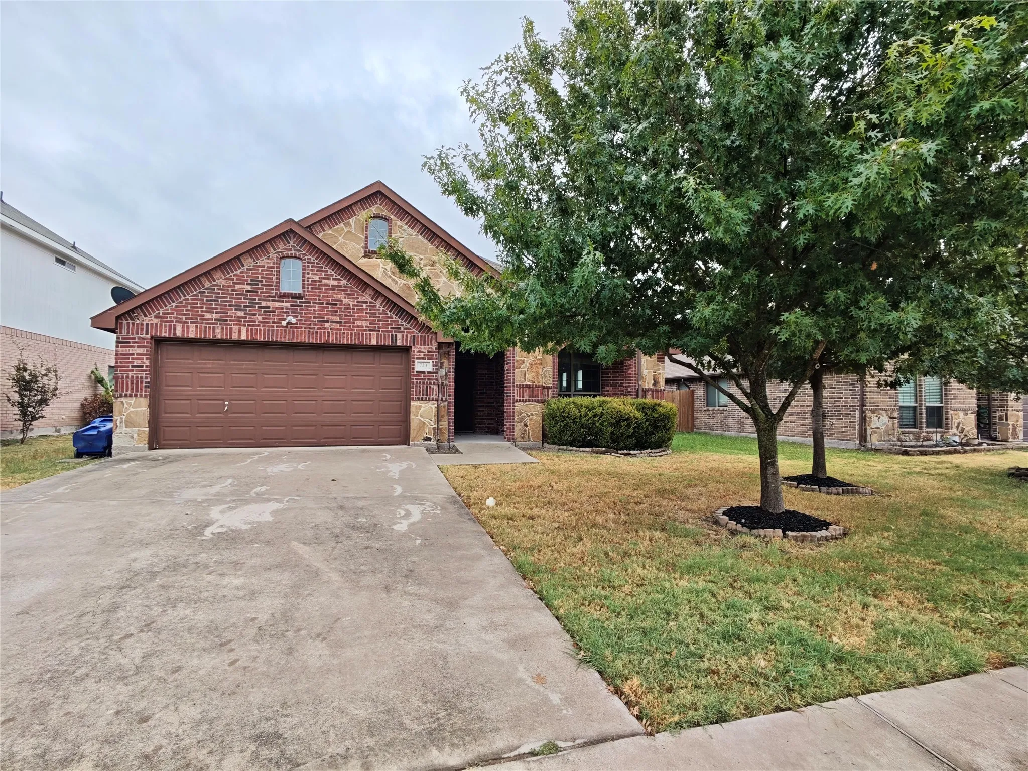 Single Family Residence For Rent in Collin County , 724 Valley Court, Royse City, Texas 75189, 4 Bedroom, 2 Bathroom, 2 Garage spaces, 2,114 Sqft, built in 2015, mls#21384077, Real Estate Agent in Royse City, Homes For Rent in Collin county, Homes For Rent in Royse City, Realtor in Royse City Texas, Real Estate Brokerage Independent Realty Texas, Luminita Cordes Realtor