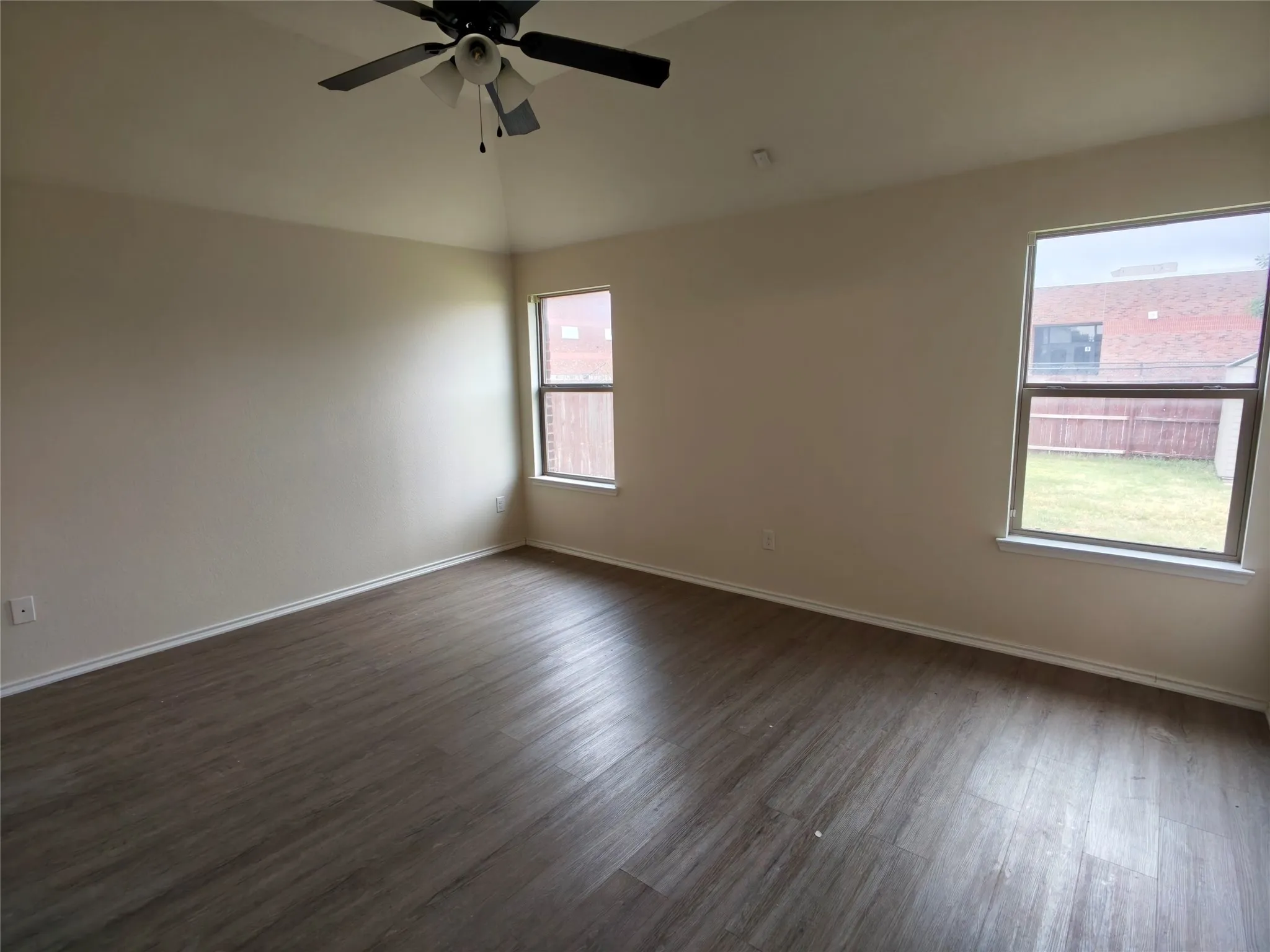 Single Family Residence For Rent in Collin County , 724 Valley Court, Royse City, Texas 75189, 4 Bedroom, 2 Bathroom, 2 Garage spaces, 2,114 Sqft, built in 2015, mls#21384077, Real Estate Agent in Royse City, Homes For Rent in Collin county, Homes For Rent in Royse City, Realtor in Royse City Texas, Real Estate Brokerage Independent Realty Texas, Luminita Cordes Realtor
